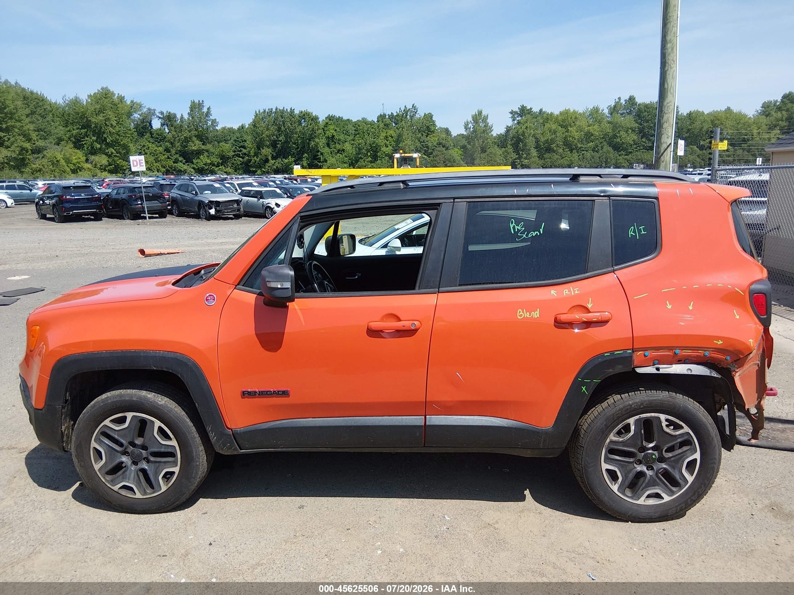 2015 Jeep Renegade Trailhawk Orange vin: ZACCJBCT0FPB64656
