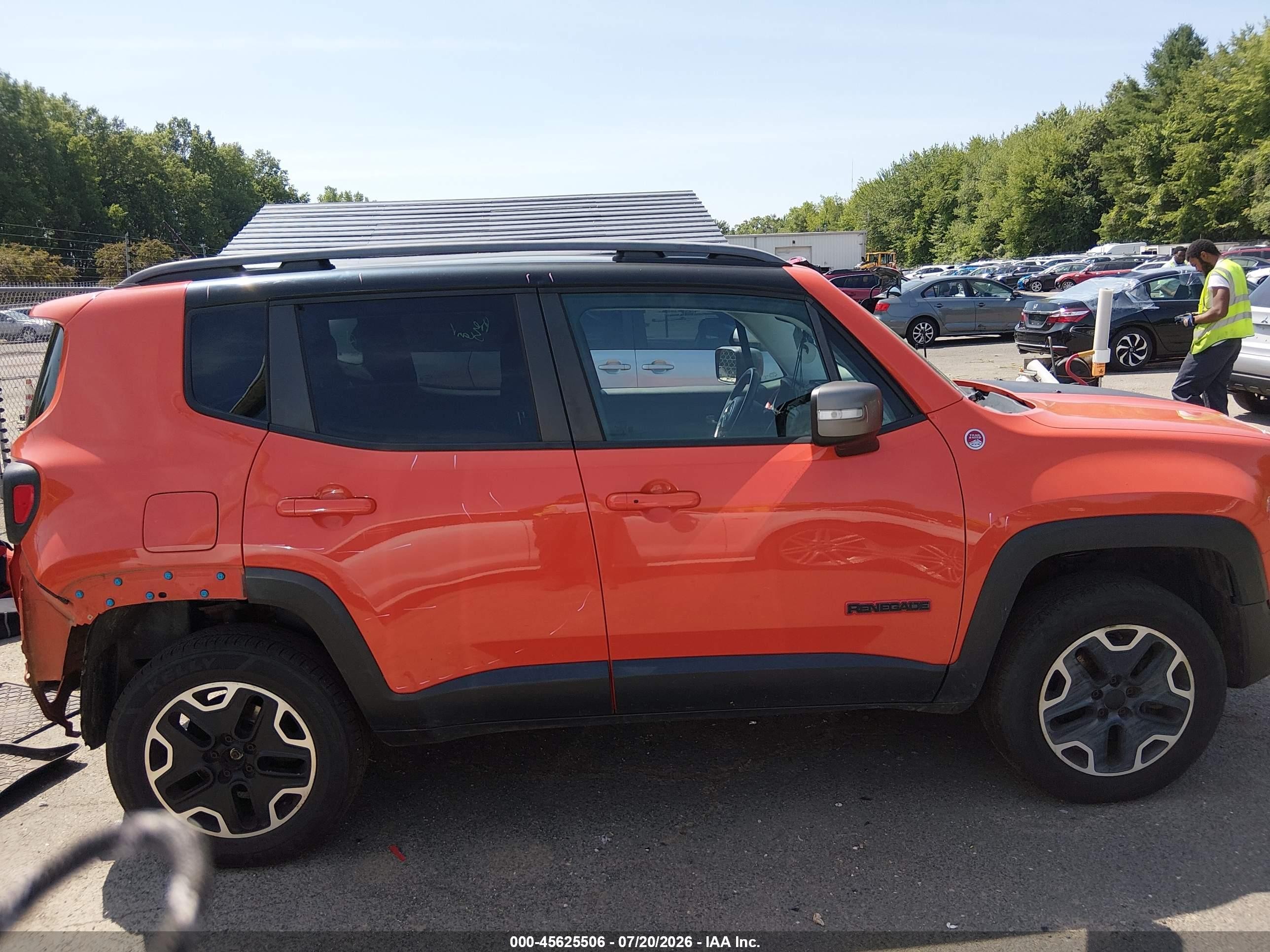 2015 Jeep Renegade Trailhawk Orange vin: ZACCJBCT0FPB64656