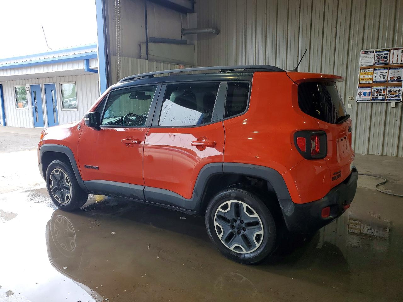 2015 Jeep Renegade Trailhawk Orange vin: ZACCJBCT0FPB64868