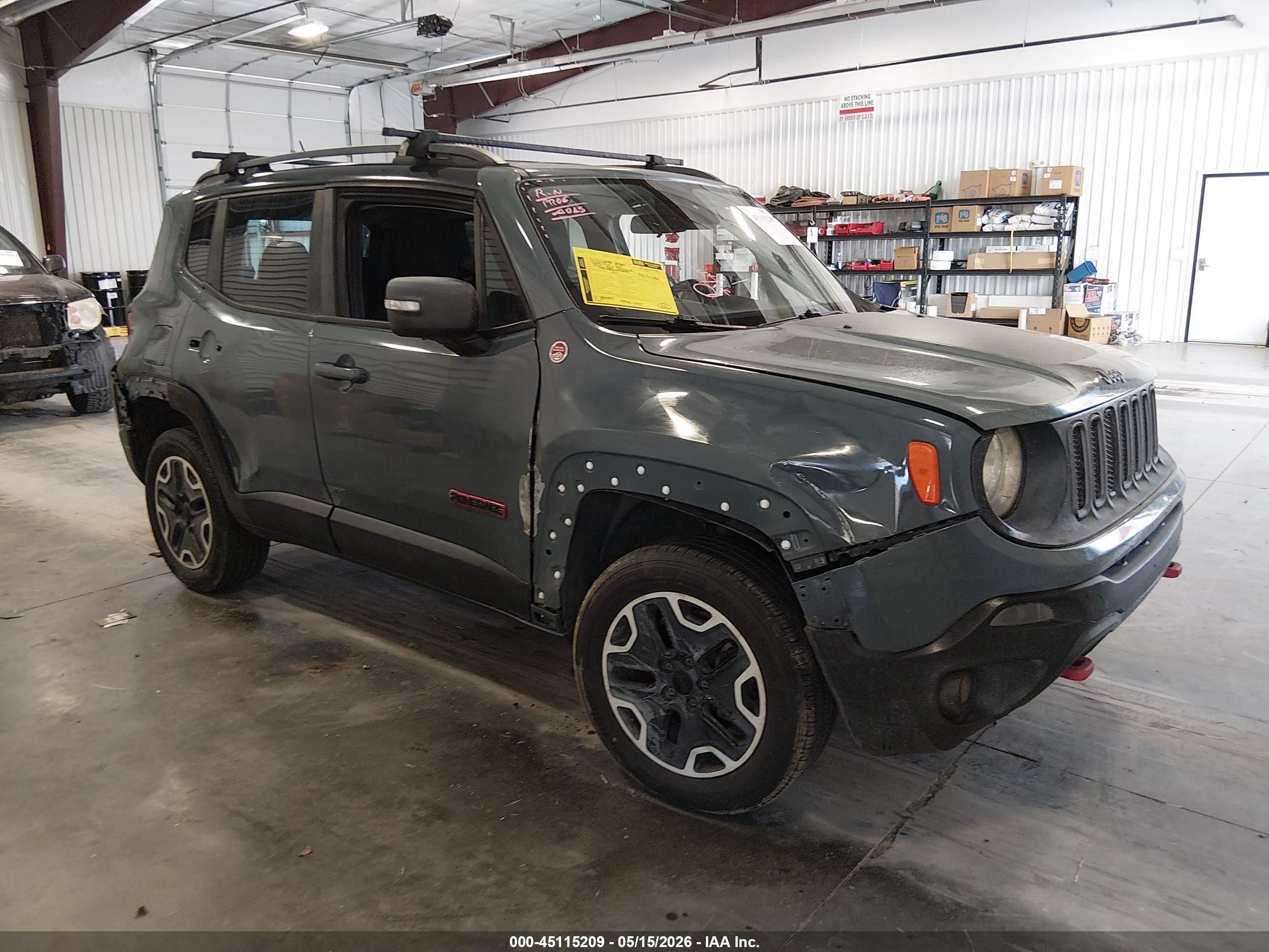2015 Jeep Renegade Trailhawk Gray vin: ZACCJBCT0FPB69245