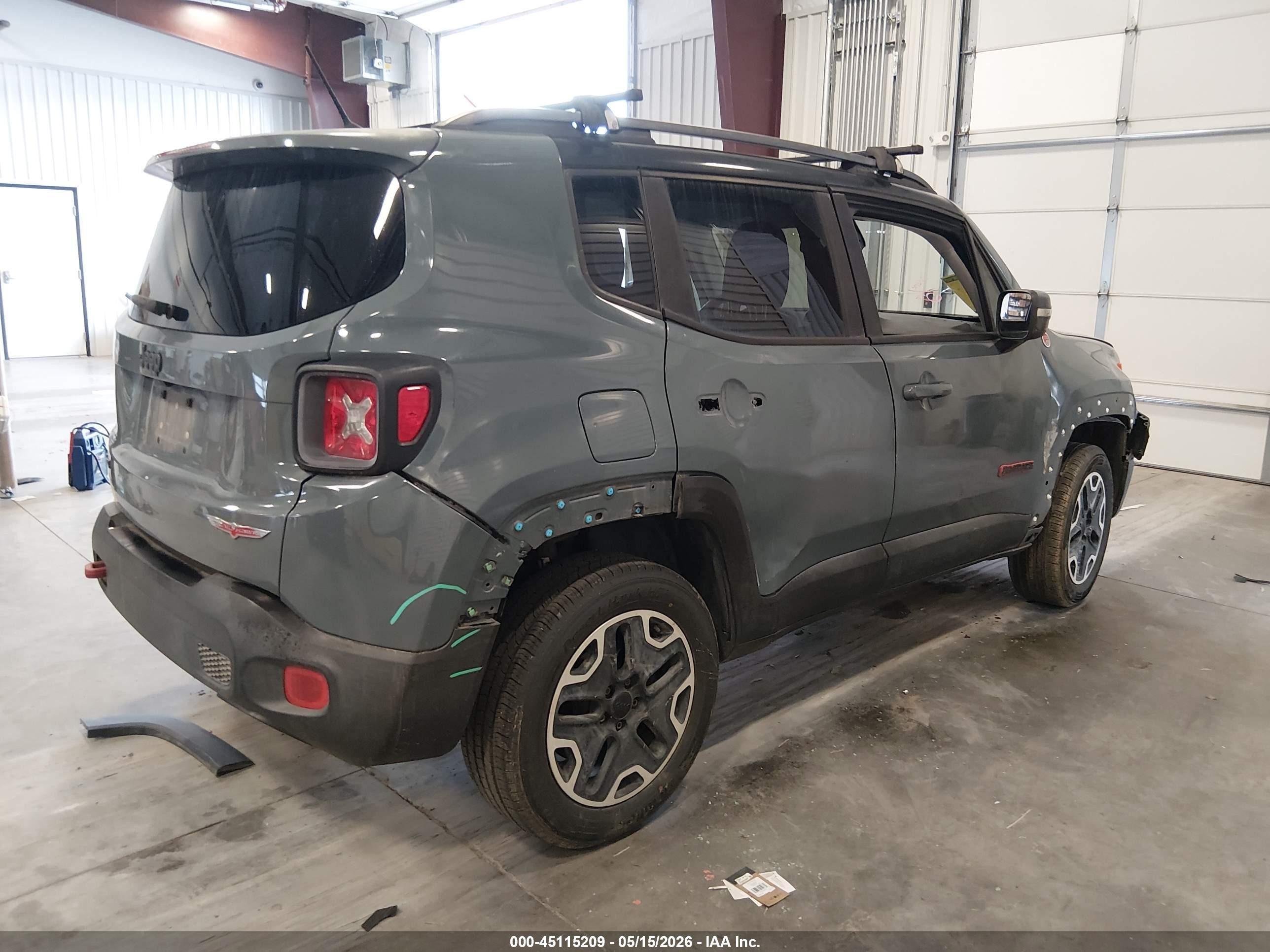 2015 Jeep Renegade Trailhawk Gray vin: ZACCJBCT0FPB69245