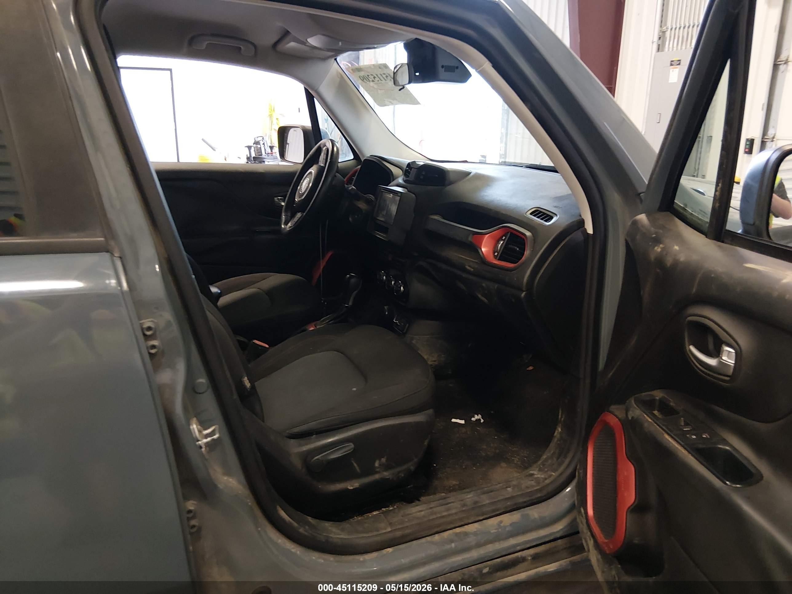 2015 Jeep Renegade Trailhawk Gray vin: ZACCJBCT0FPB69245