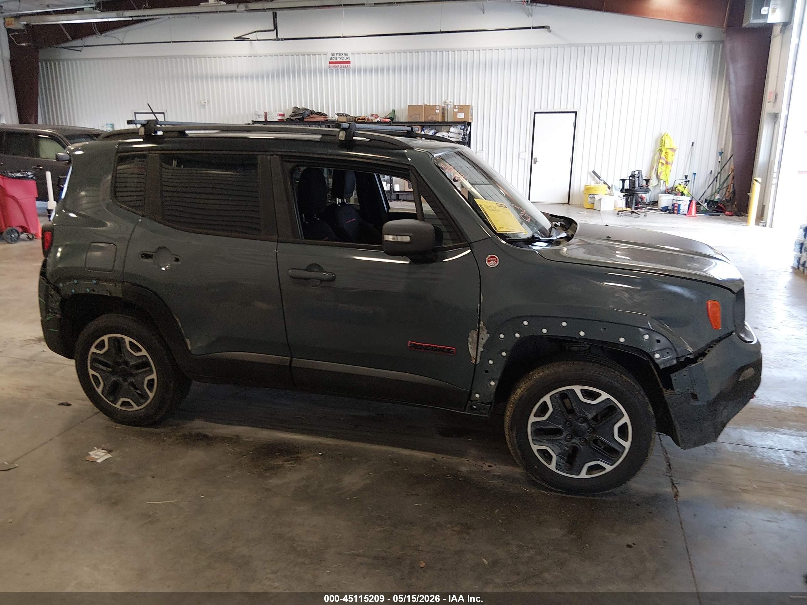 2015 Jeep Renegade Trailhawk Gray vin: ZACCJBCT0FPB69245