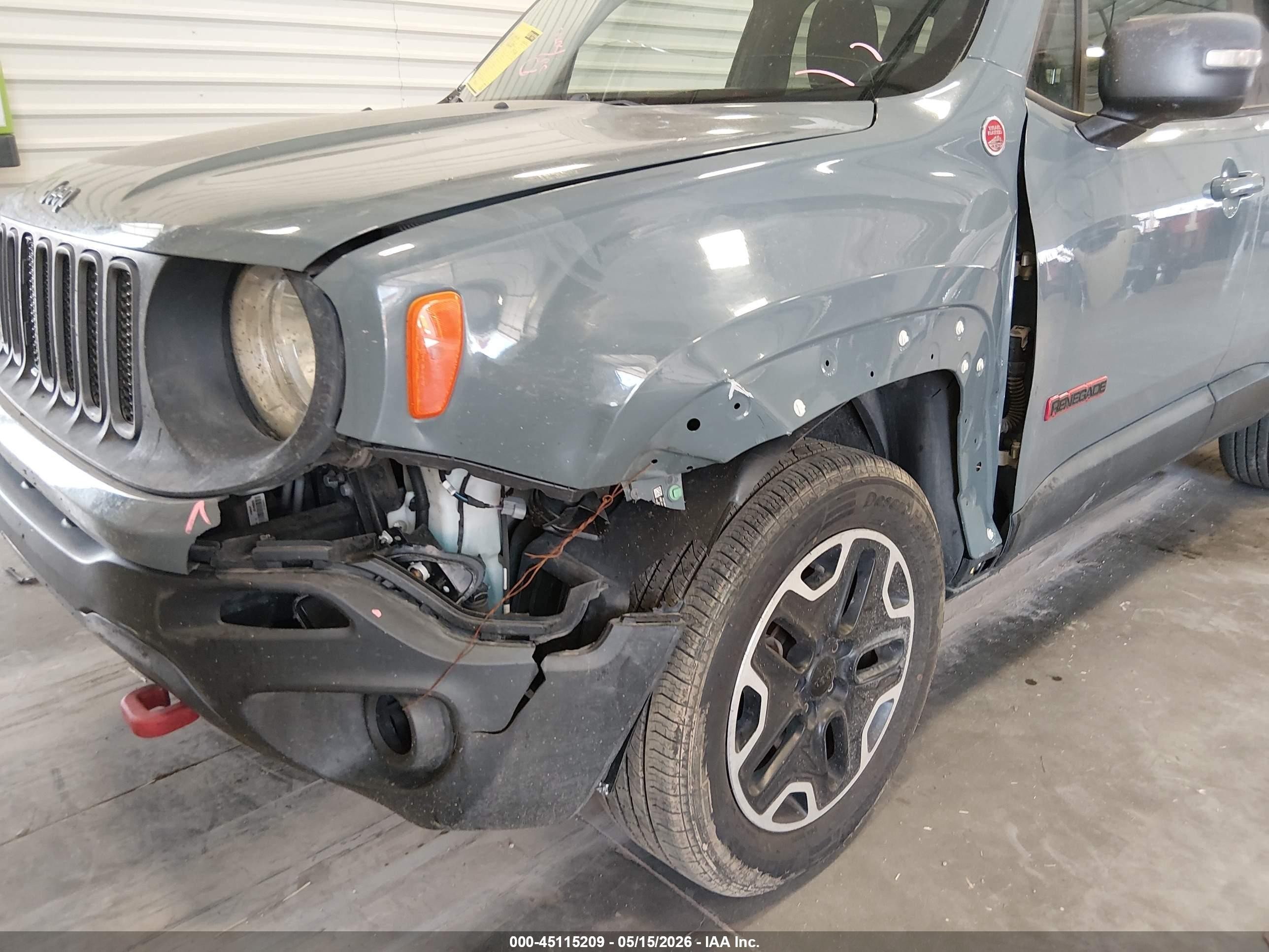2015 Jeep Renegade Trailhawk Gray vin: ZACCJBCT0FPB69245