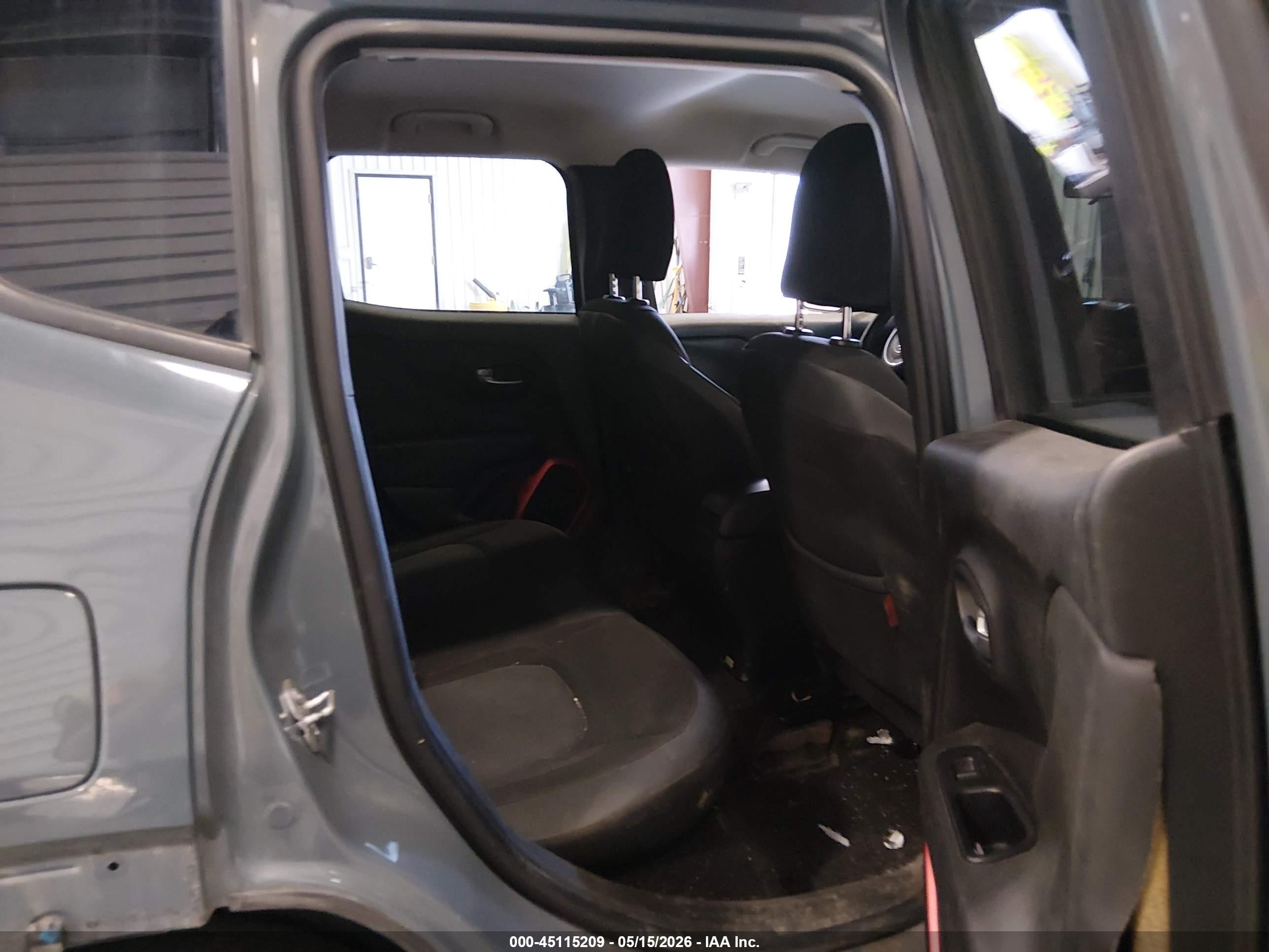 2015 Jeep Renegade Trailhawk Gray vin: ZACCJBCT0FPB69245