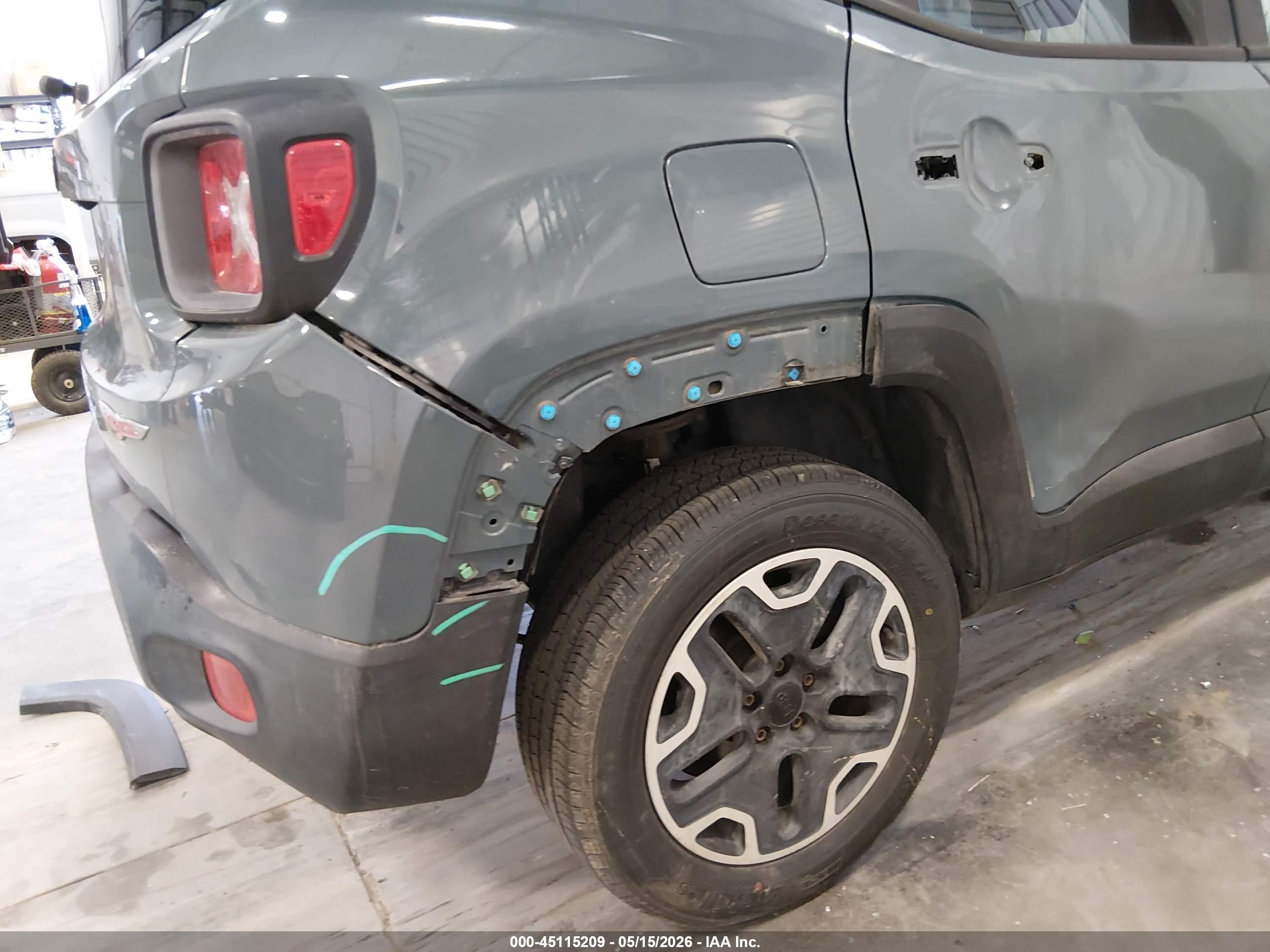 2015 Jeep Renegade Trailhawk Gray vin: ZACCJBCT0FPB69245