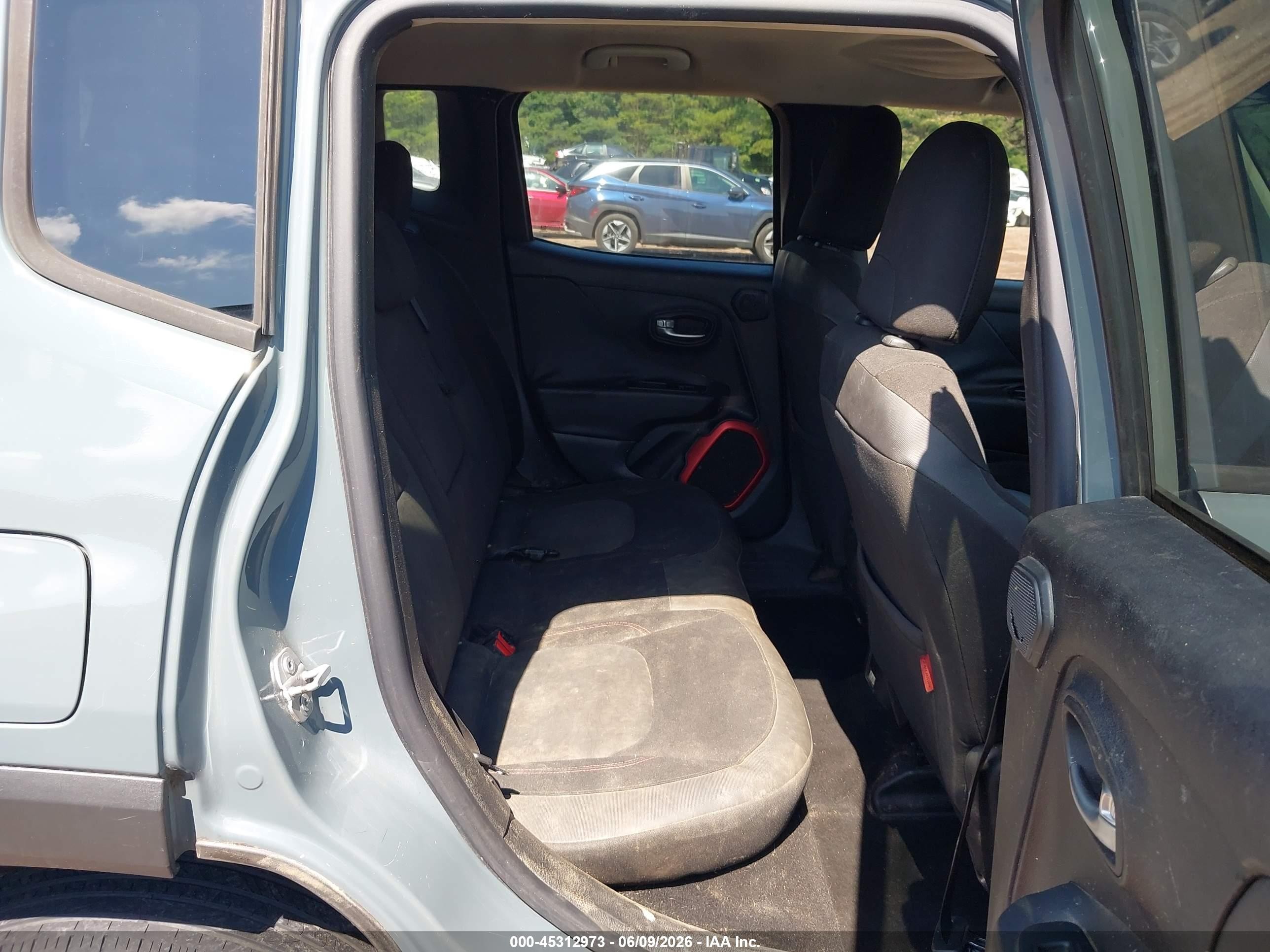 2015 Jeep Renegade Trailhawk Gray vin: ZACCJBCT0FPC17983