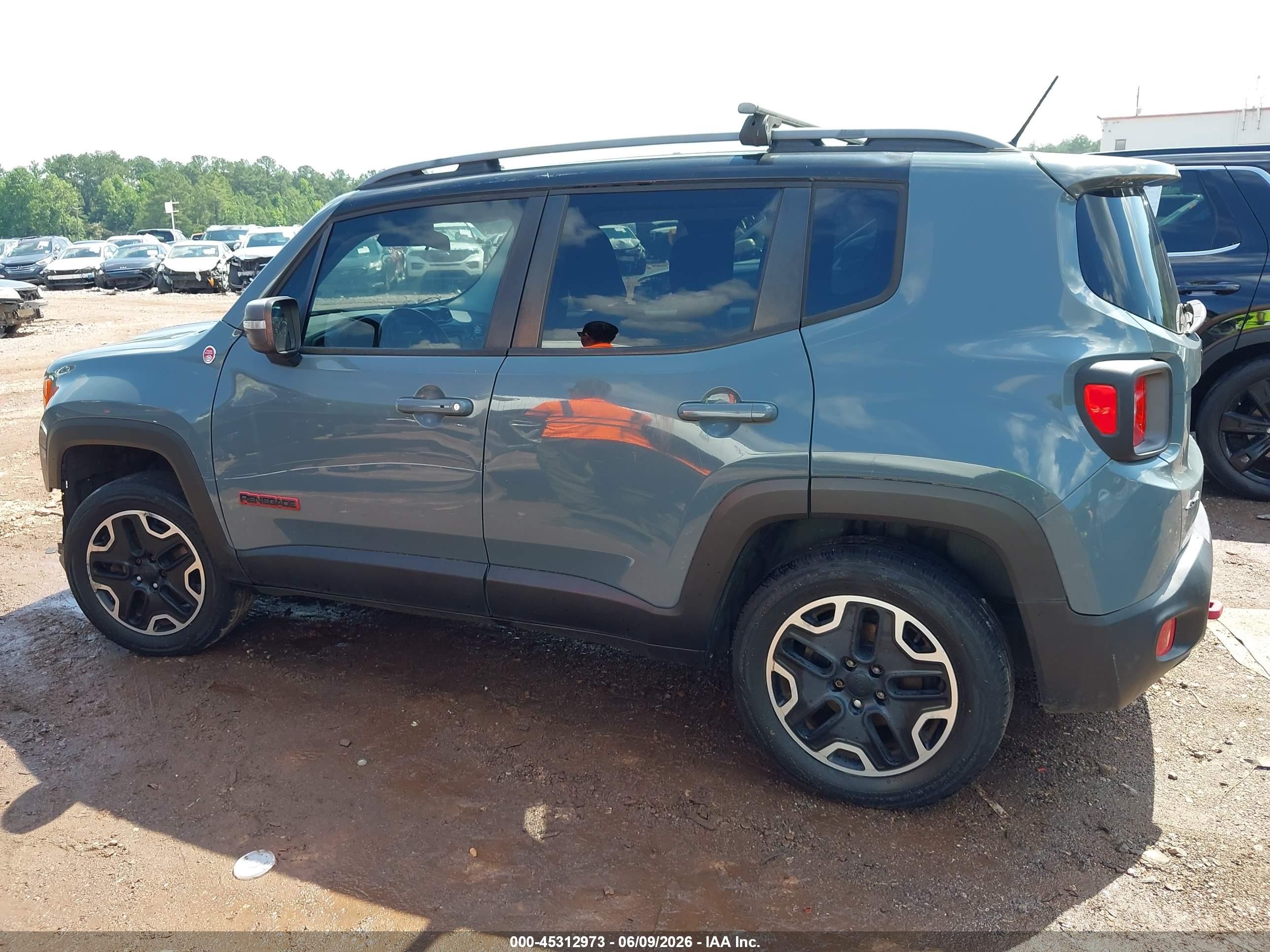 2015 Jeep Renegade Trailhawk Gray vin: ZACCJBCT0FPC17983