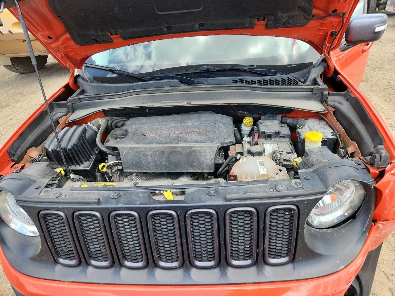 2015 Jeep Renegade Trailhawk Orange vin: ZACCJBCT1FPC03753