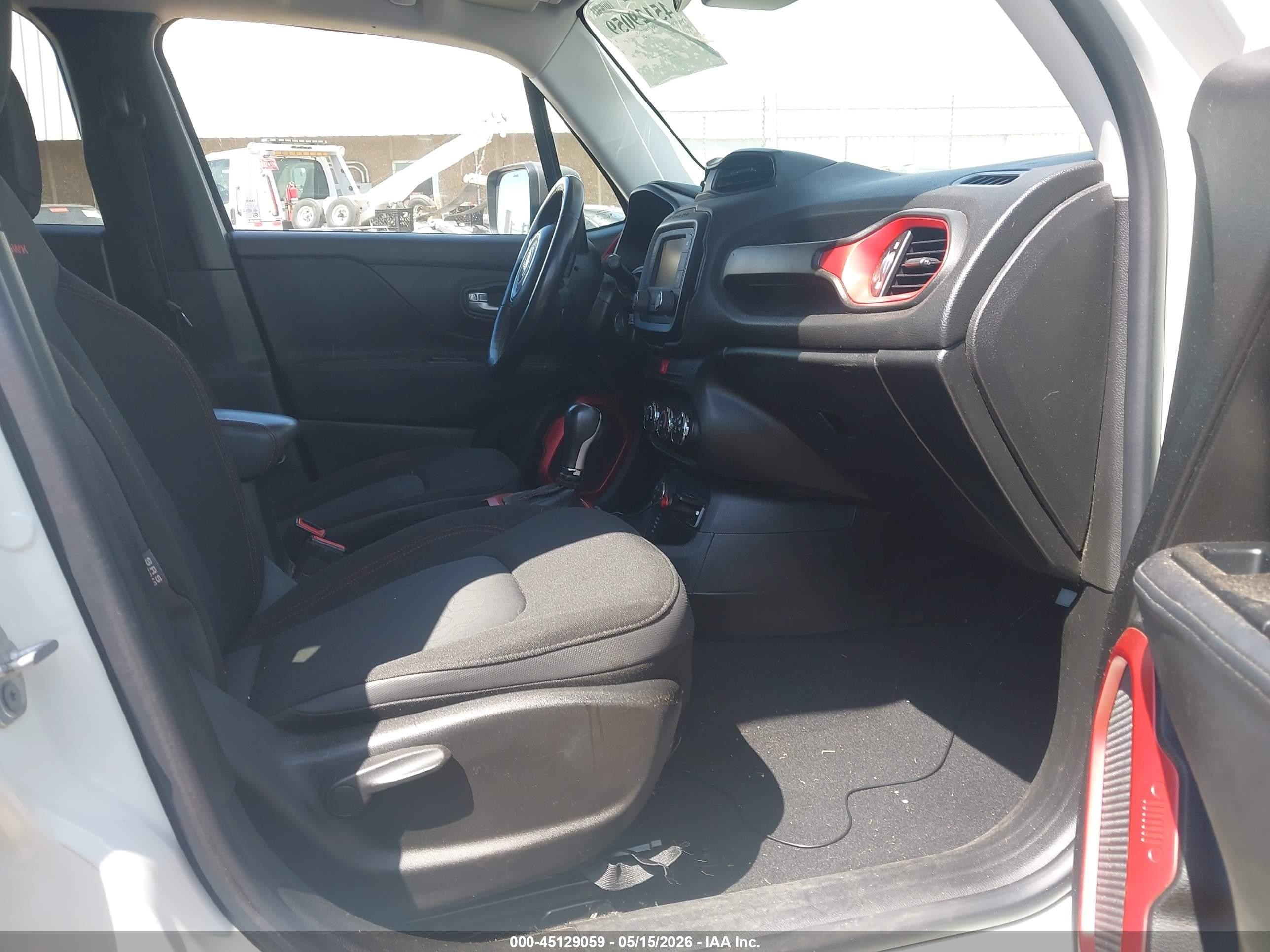 2016 Jeep Renegade Trailhawk White vin: ZACCJBCT1GPD98853