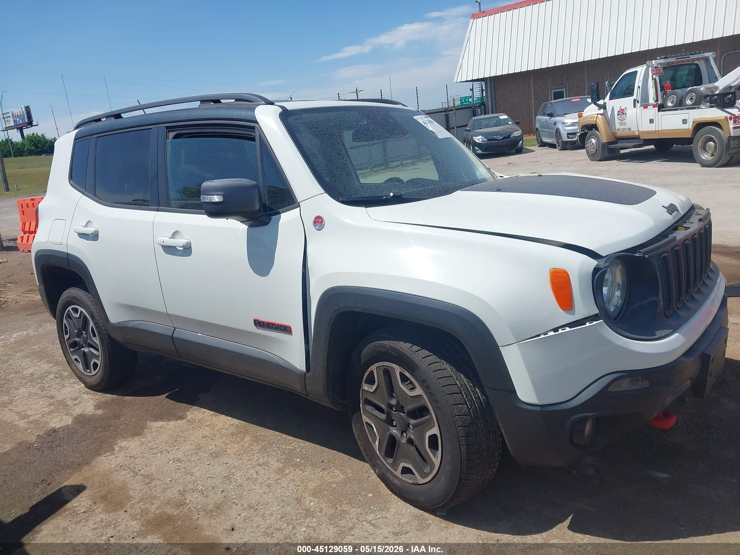 2016 Jeep Renegade Trailhawk White vin: ZACCJBCT1GPD98853