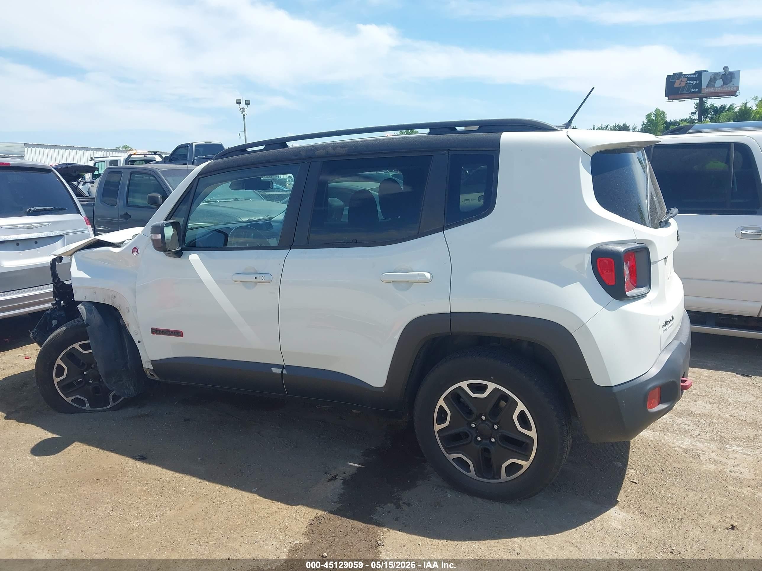 2016 Jeep Renegade Trailhawk White vin: ZACCJBCT1GPD98853