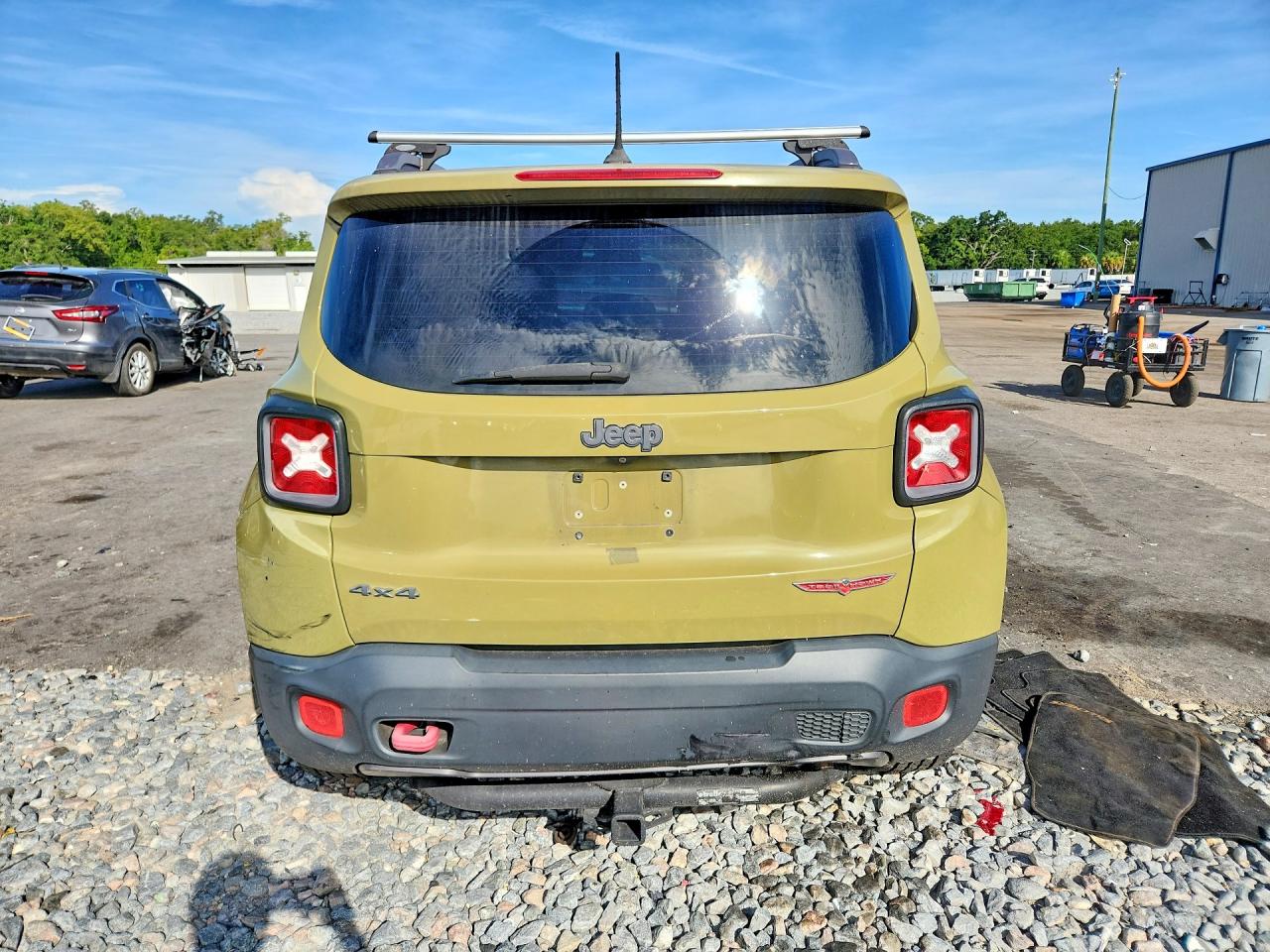 2015 Jeep Renegade Trailhawk Green vin: ZACCJBCT2FPB93900
