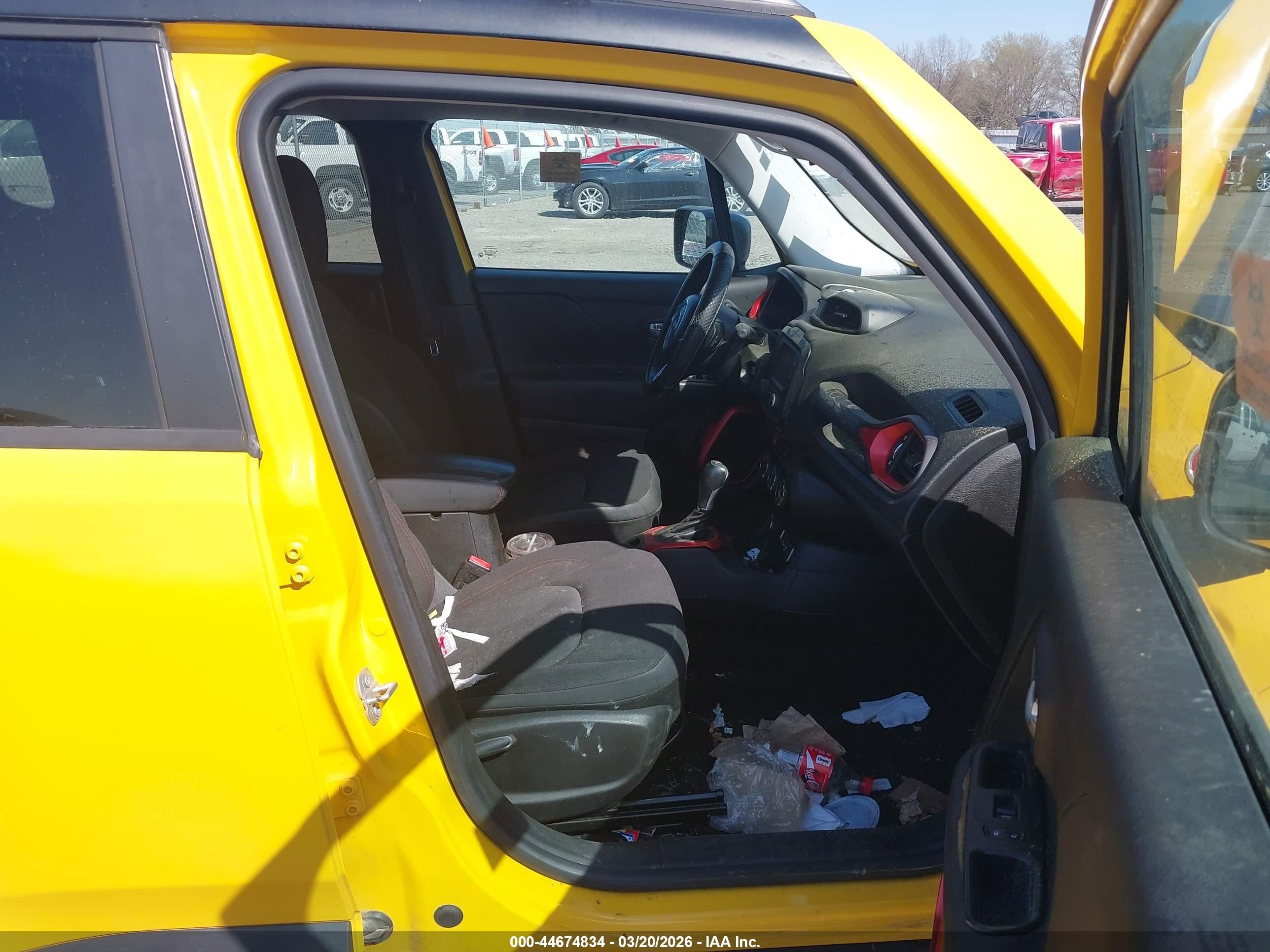 2015 Jeep Renegade Trailhawk Yellow vin: ZACCJBCT3FPC23552