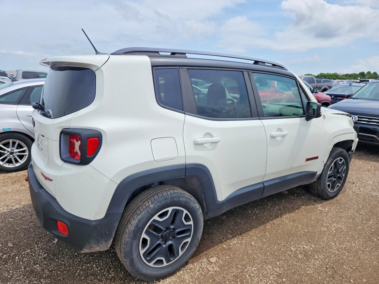 2015 Jeep Renegade Trailhawk White vin: ZACCJBCT4FPB28207