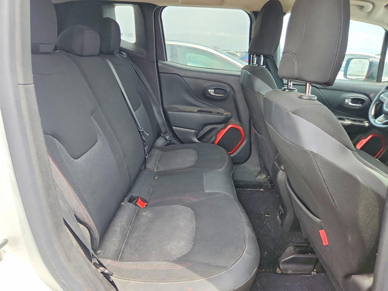 2015 Jeep Renegade Trailhawk White vin: ZACCJBCT4FPB28207