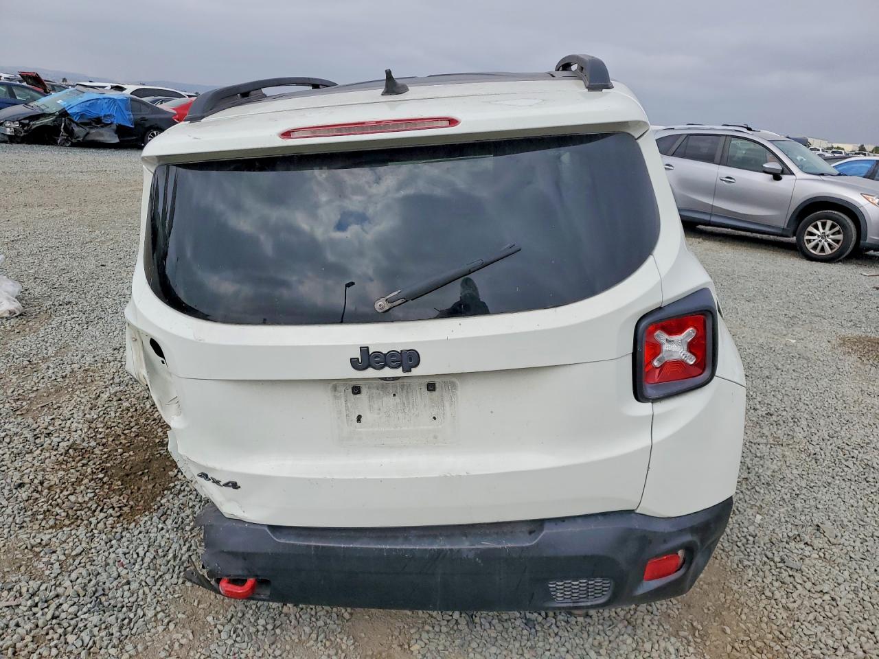 2016 Jeep Renegade Trailhawk White vin: ZACCJBCT4GPC78576
