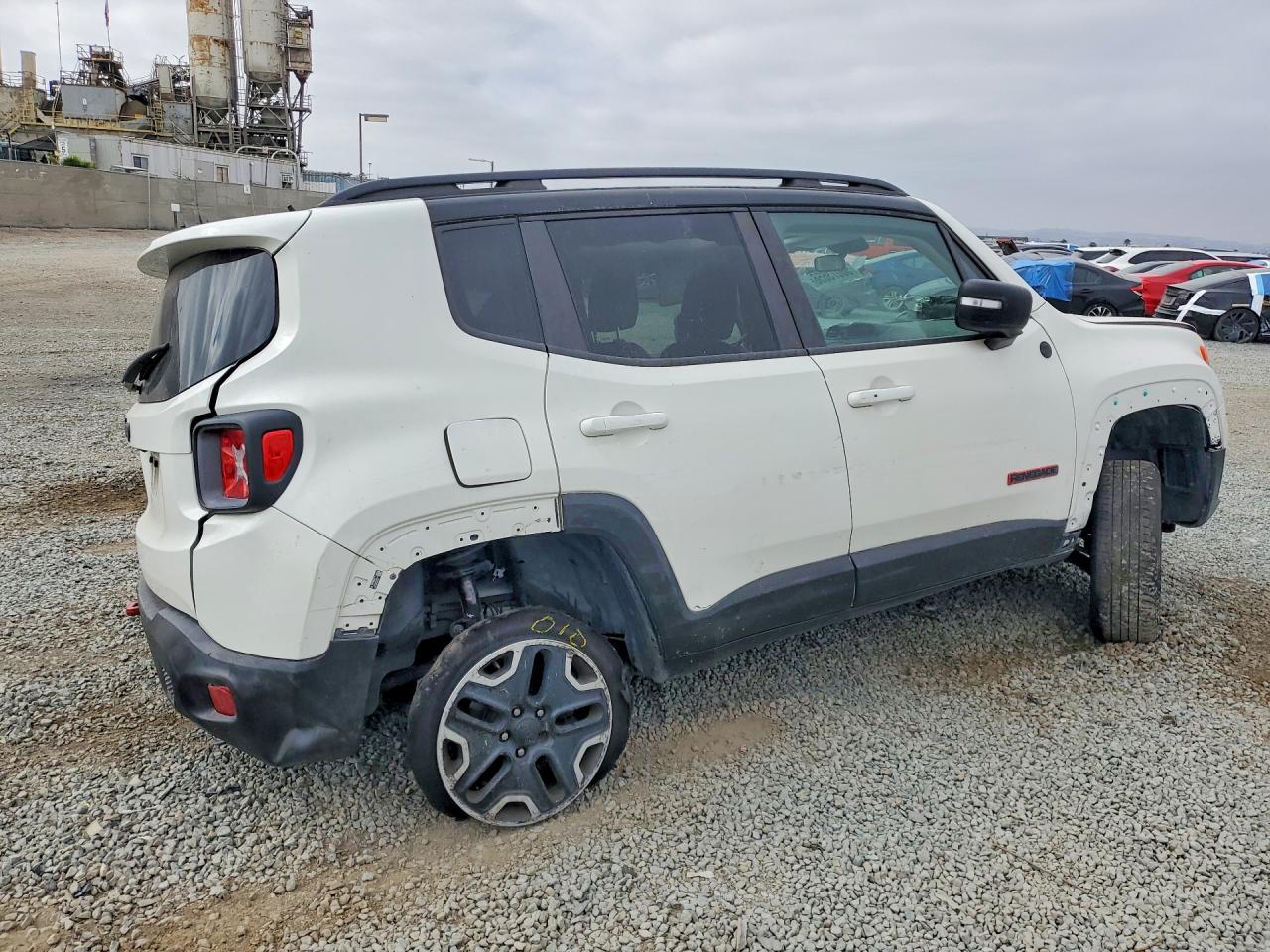 2016 Jeep Renegade Trailhawk White vin: ZACCJBCT4GPC78576