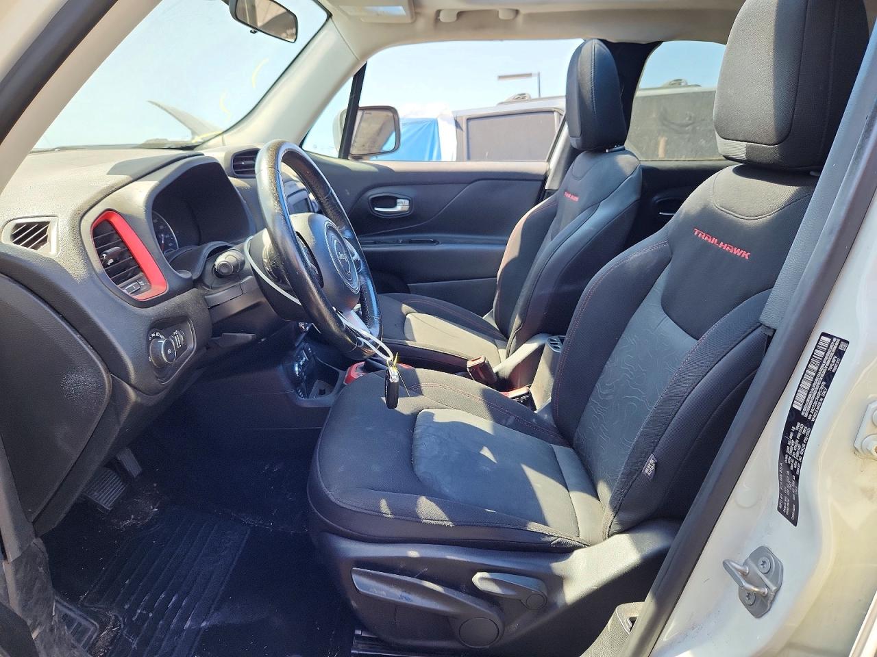 2016 Jeep Renegade Trailhawk White vin: ZACCJBCT4GPC78576