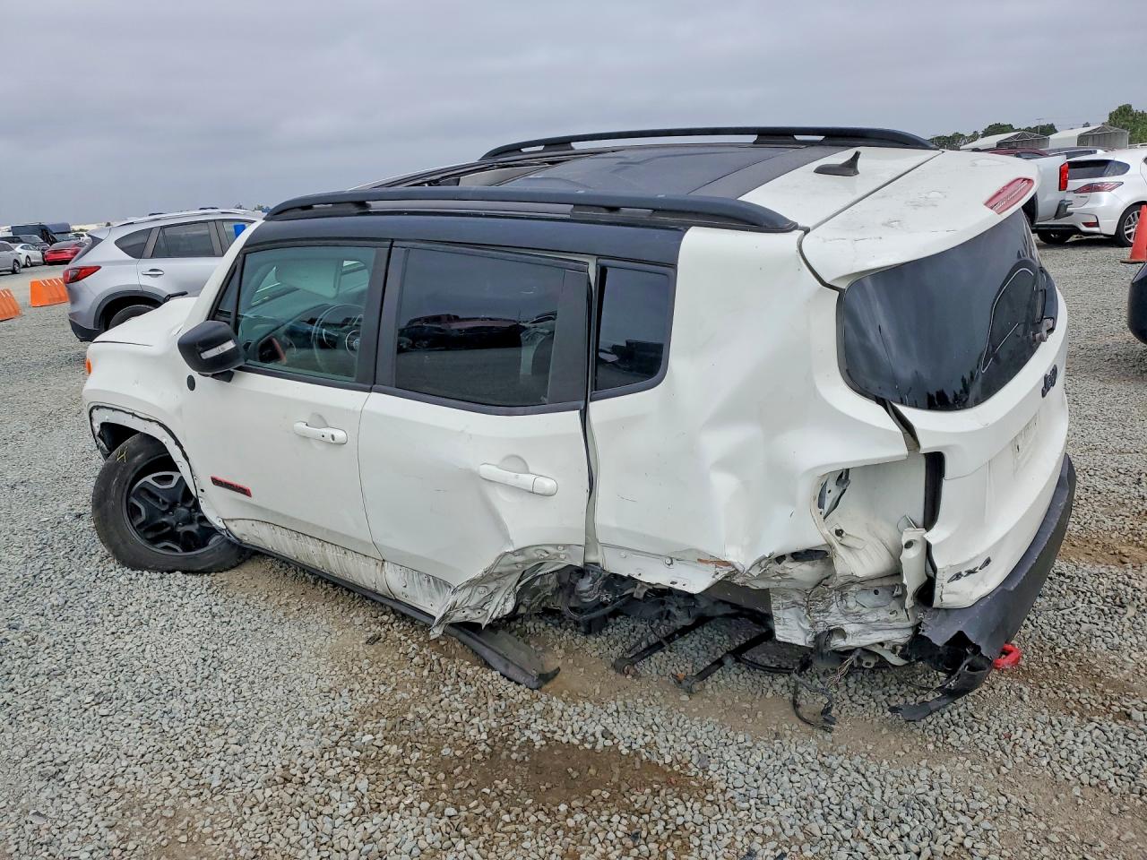 2016 Jeep Renegade Trailhawk White vin: ZACCJBCT4GPC78576