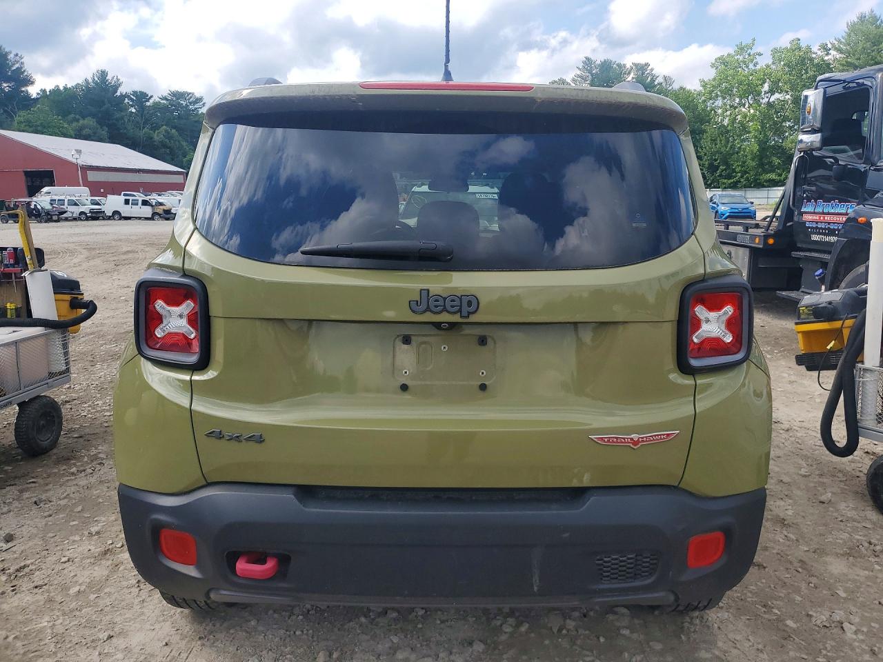 2015 Jeep Renegade Trailhawk Green vin: ZACCJBCT5FPB93017