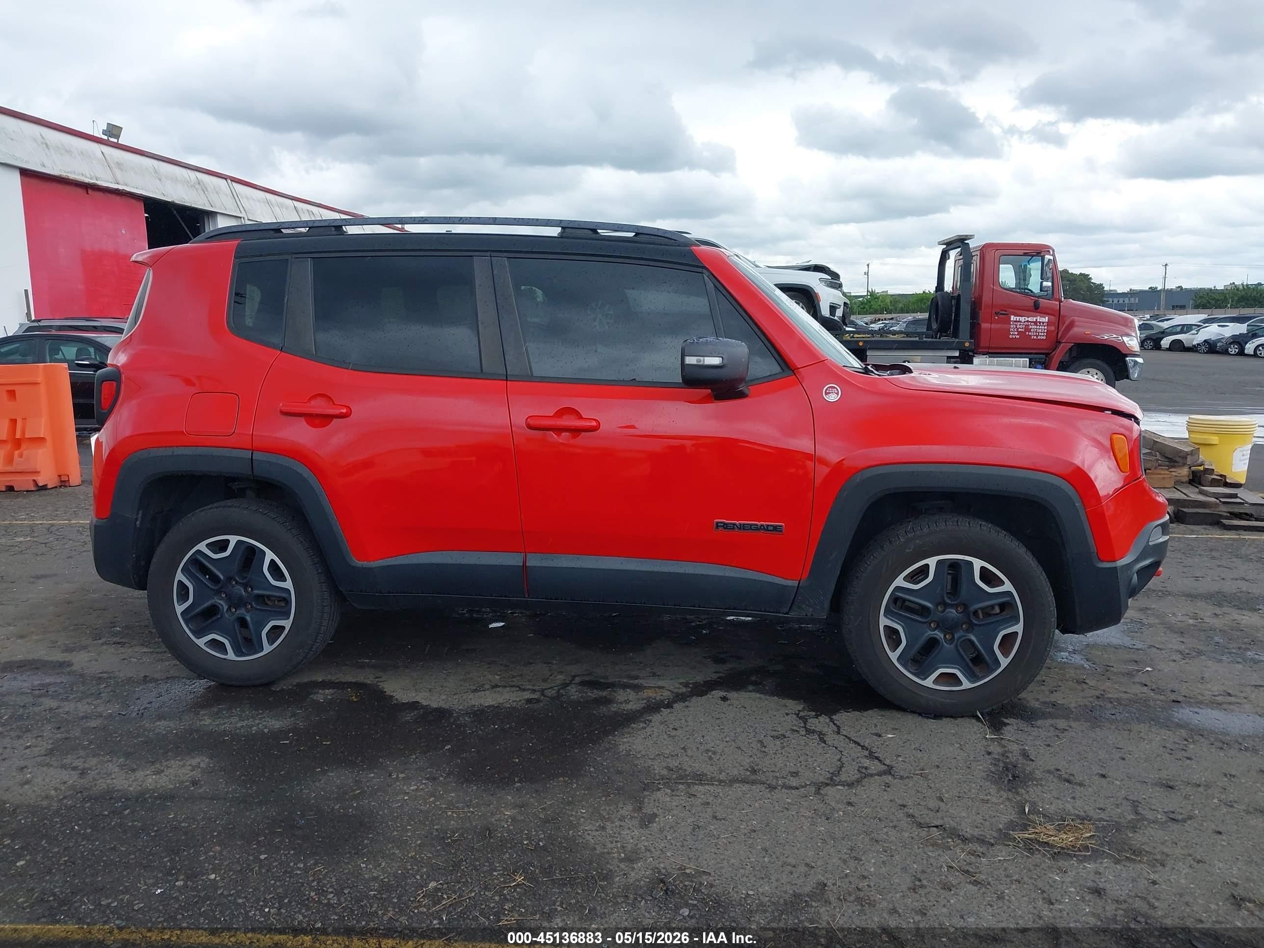 2015 Jeep Renegade Trailhawk Red vin: ZACCJBCT5FPB96029