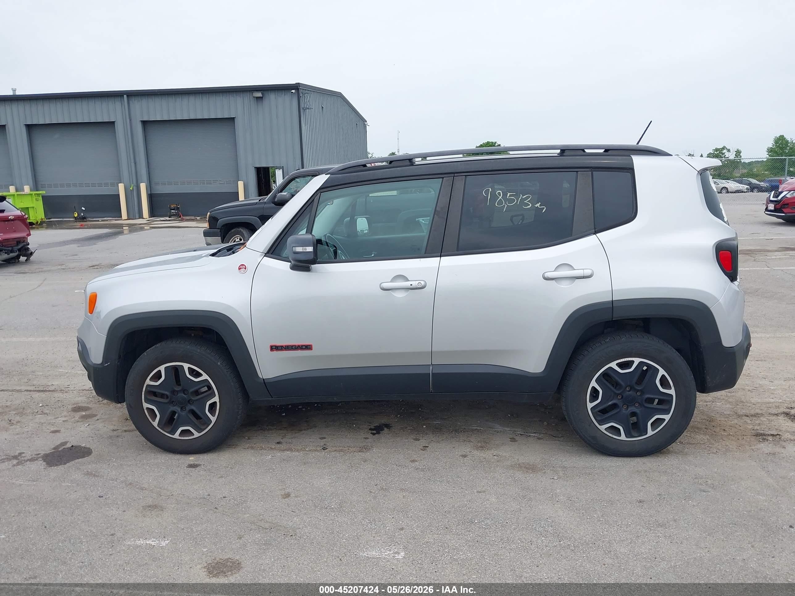 2015 Jeep Renegade Trailhawk Silver vin: ZACCJBCT7FPB41548