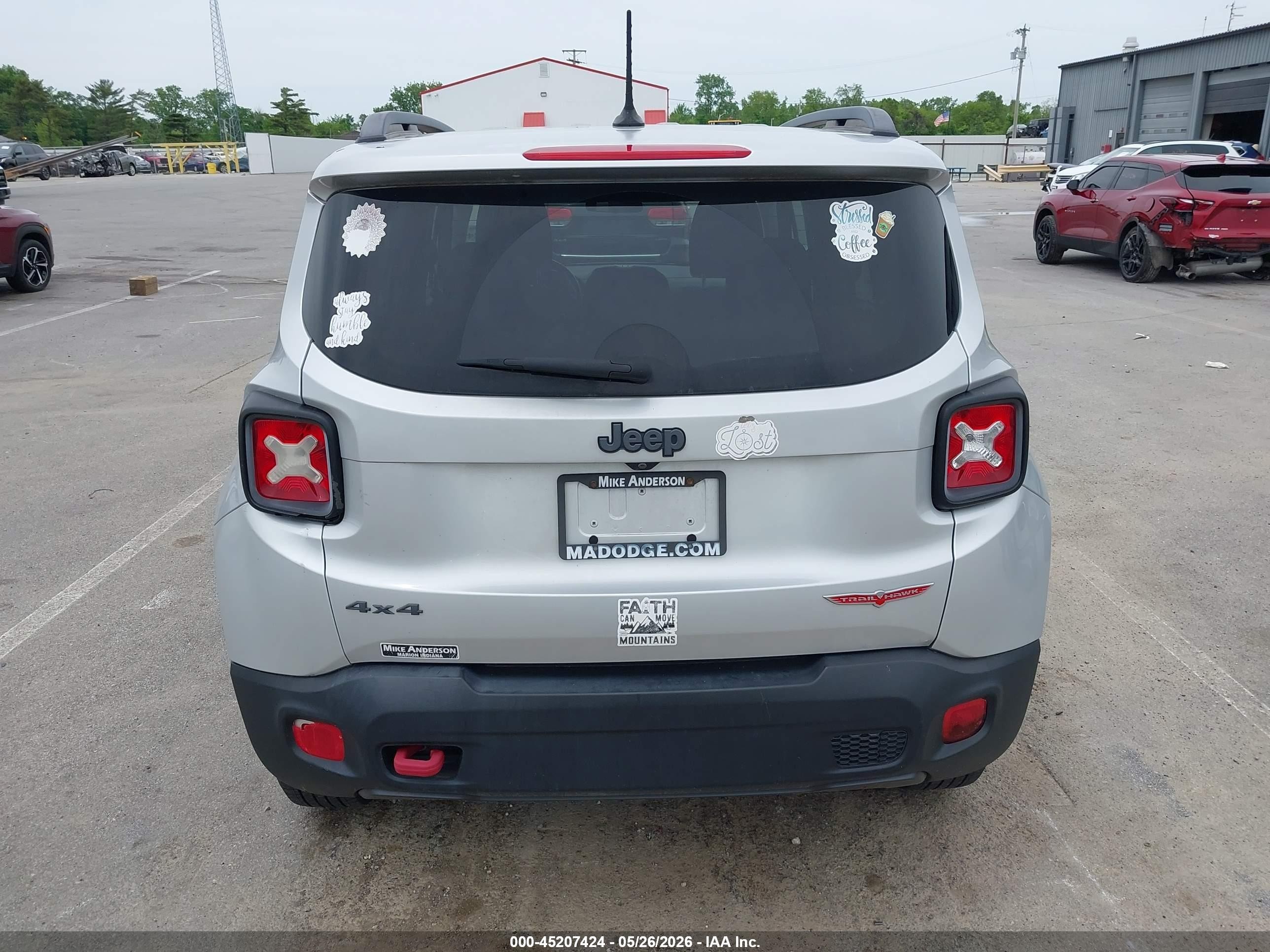 2015 Jeep Renegade Trailhawk Silver vin: ZACCJBCT7FPB41548