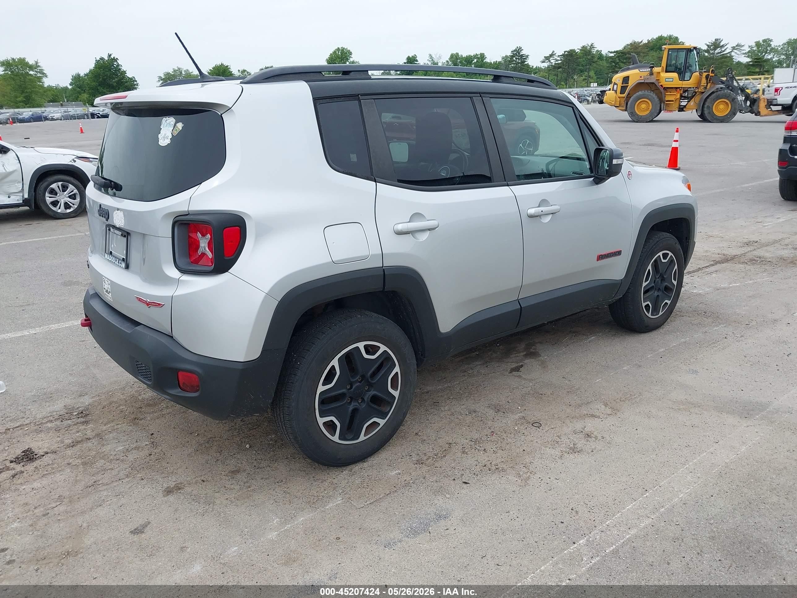 2015 Jeep Renegade Trailhawk Silver vin: ZACCJBCT7FPB41548