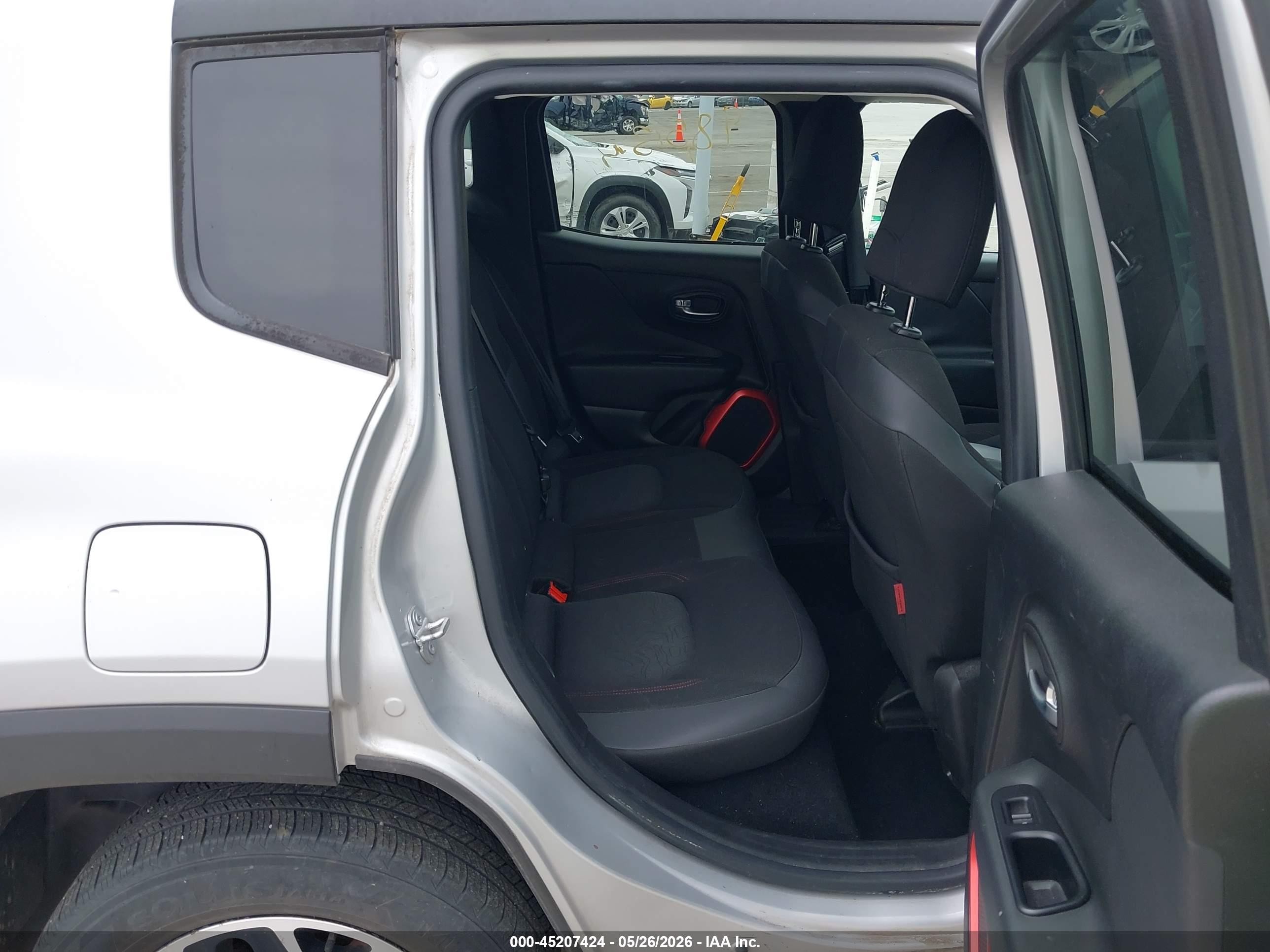 2015 Jeep Renegade Trailhawk Silver vin: ZACCJBCT7FPB41548