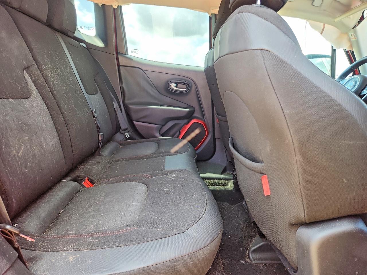 2015 Jeep Renegade Trailhawk Red vin: ZACCJBCT7FPB88899