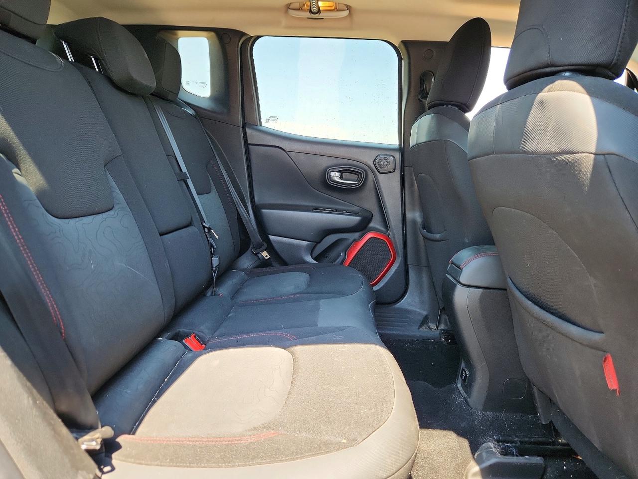 2015 Jeep Renegade Trailhawk Gray vin: ZACCJBCT7FPB91477