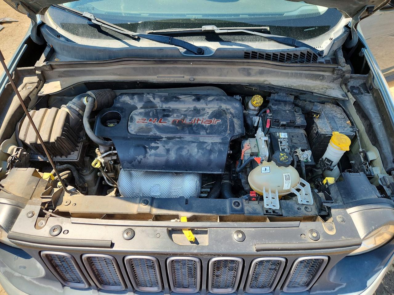 2015 Jeep Renegade Trailhawk Gray vin: ZACCJBCT7FPB91477