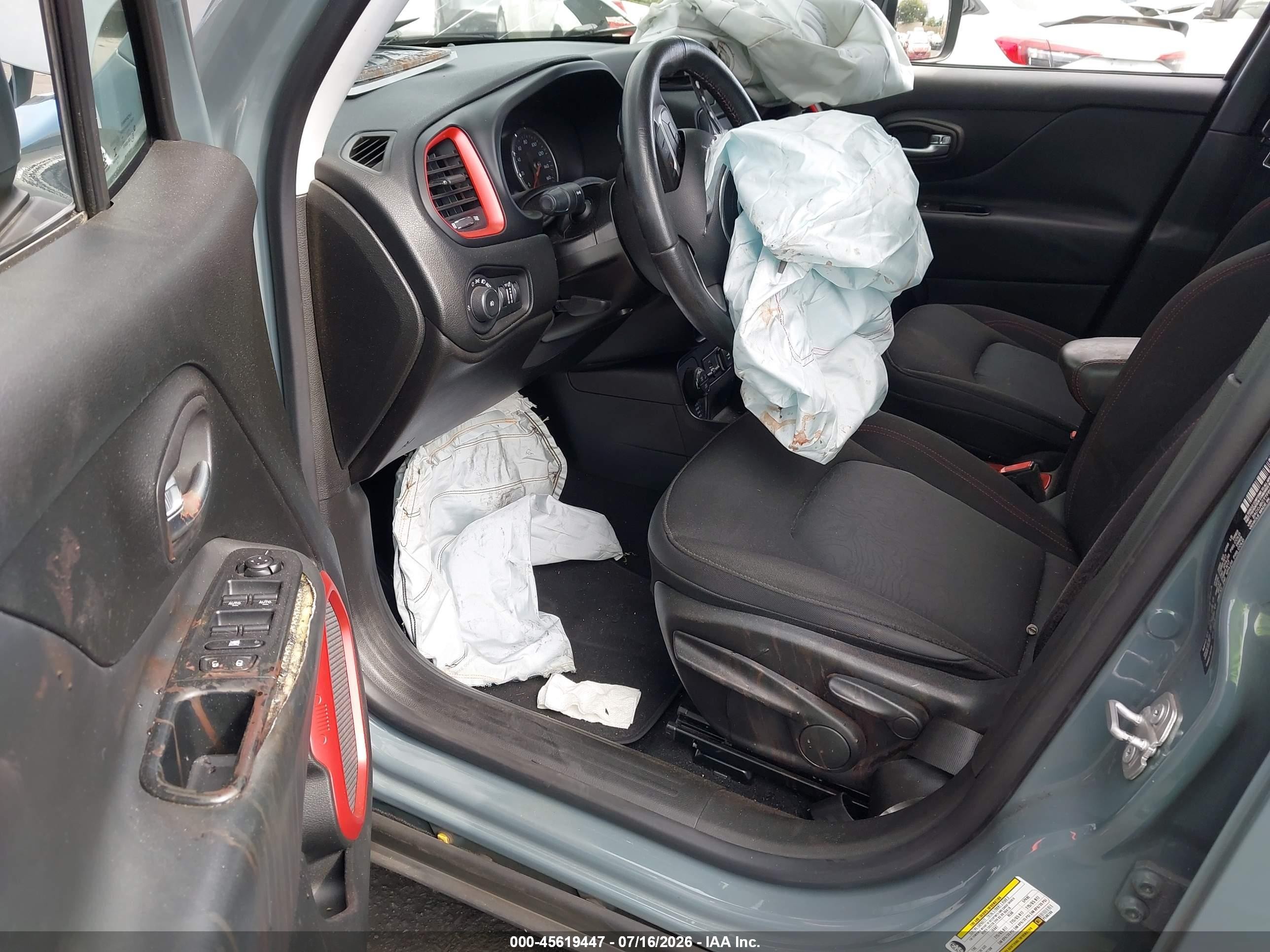 2015 Jeep Renegade Trailhawk Серый vin: ZACCJBCT7FPC08200
