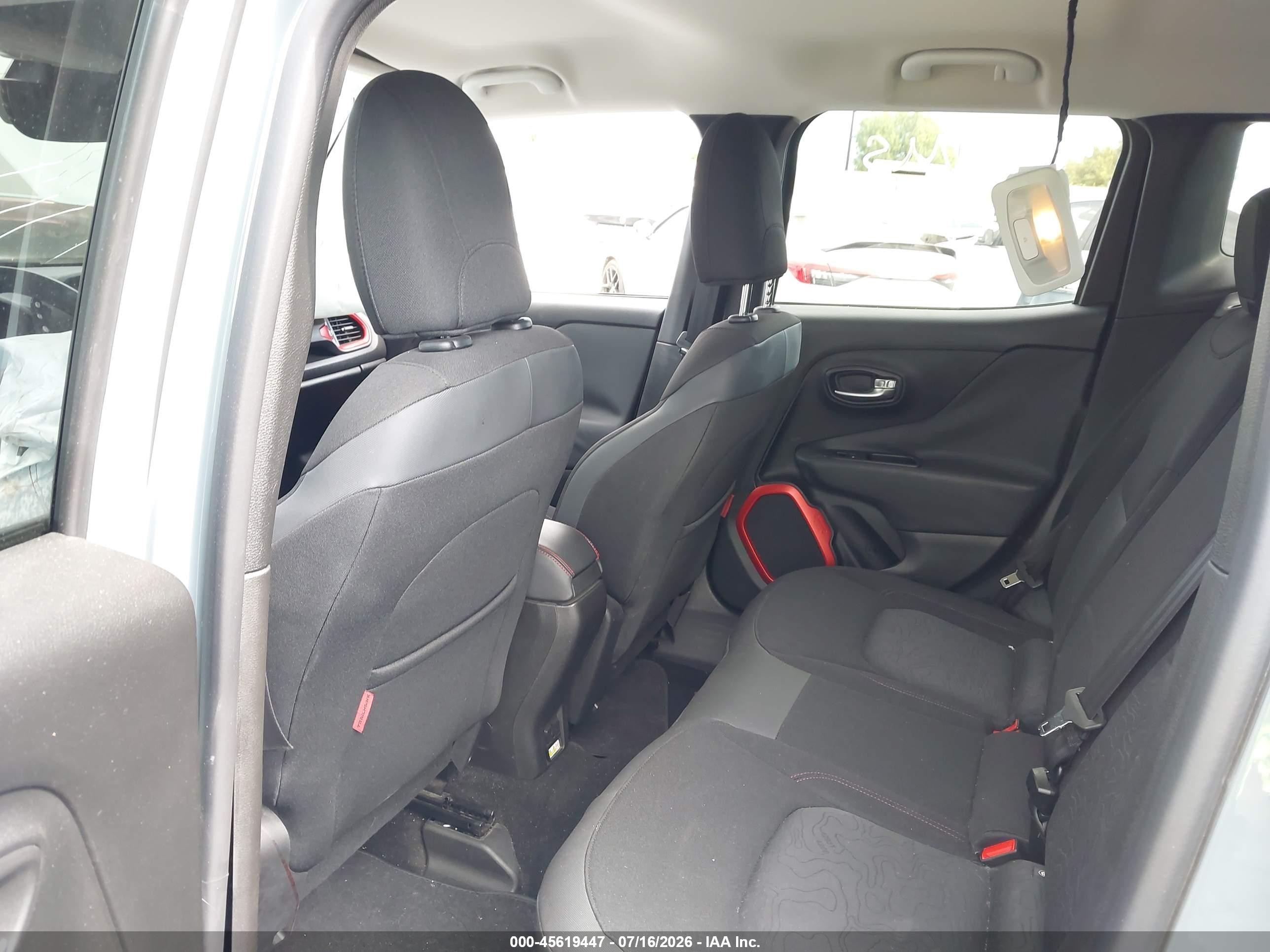 2015 Jeep Renegade Trailhawk Серый vin: ZACCJBCT7FPC08200