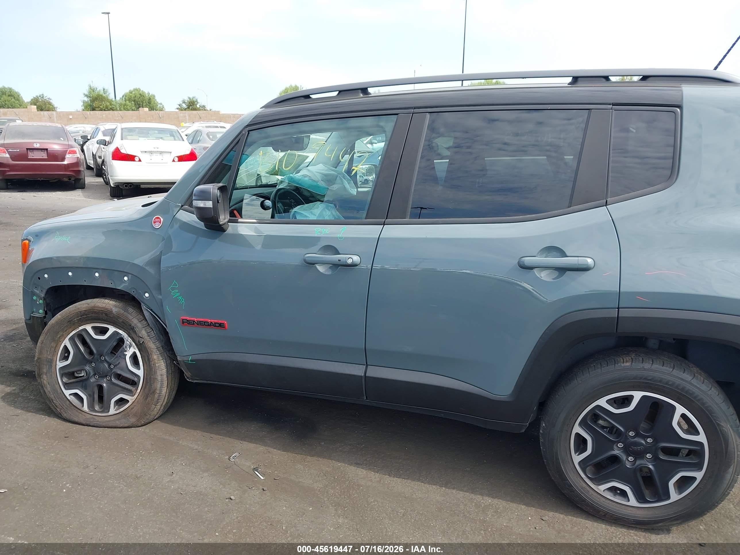 2015 Jeep Renegade Trailhawk Серый vin: ZACCJBCT7FPC08200