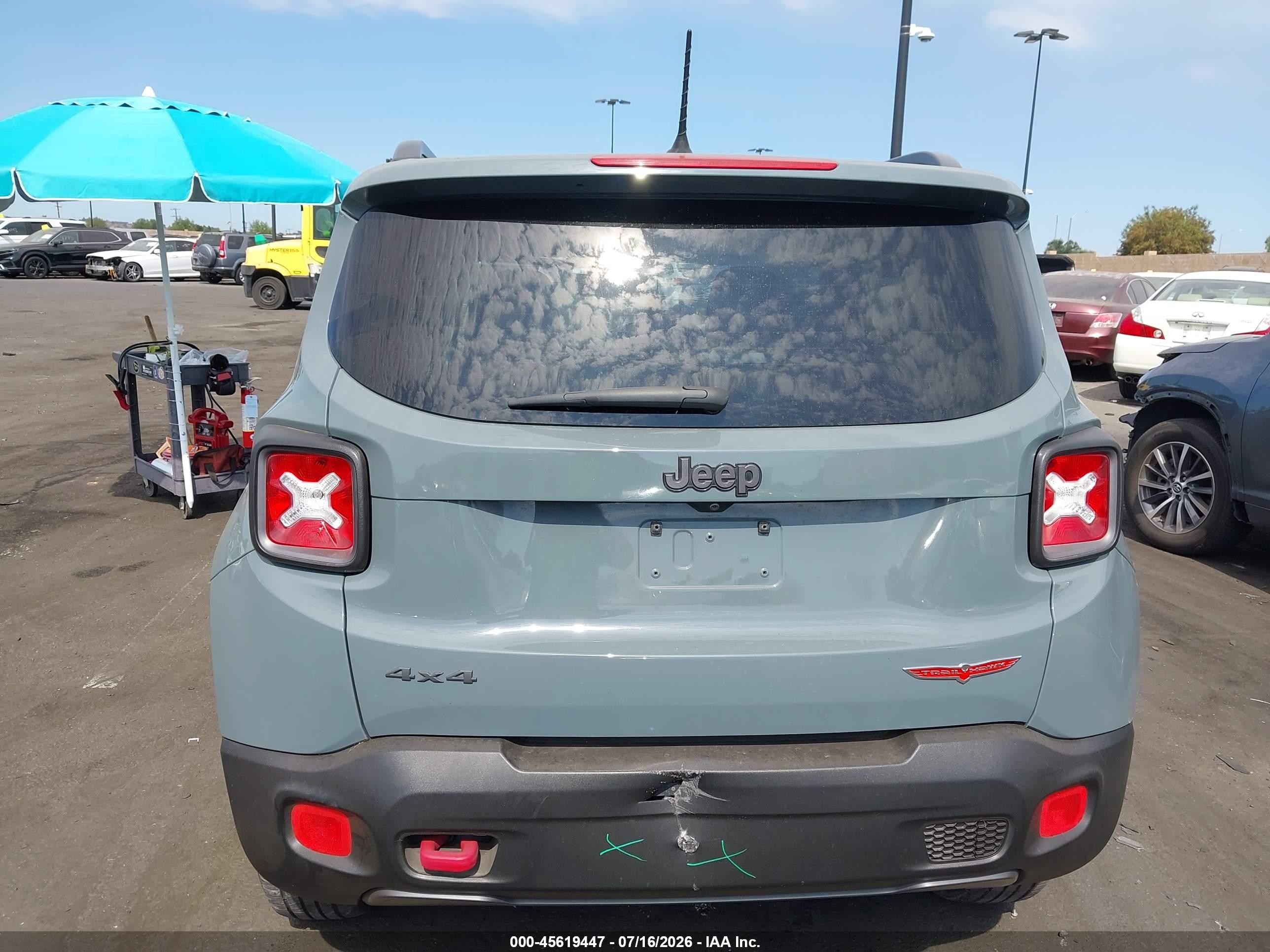 2015 Jeep Renegade Trailhawk Серый vin: ZACCJBCT7FPC08200