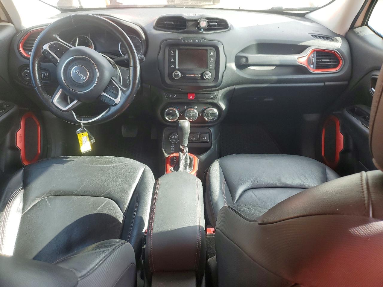 2016 Jeep Renegade Trailhawk Белый vin: ZACCJBCT7GPD35031