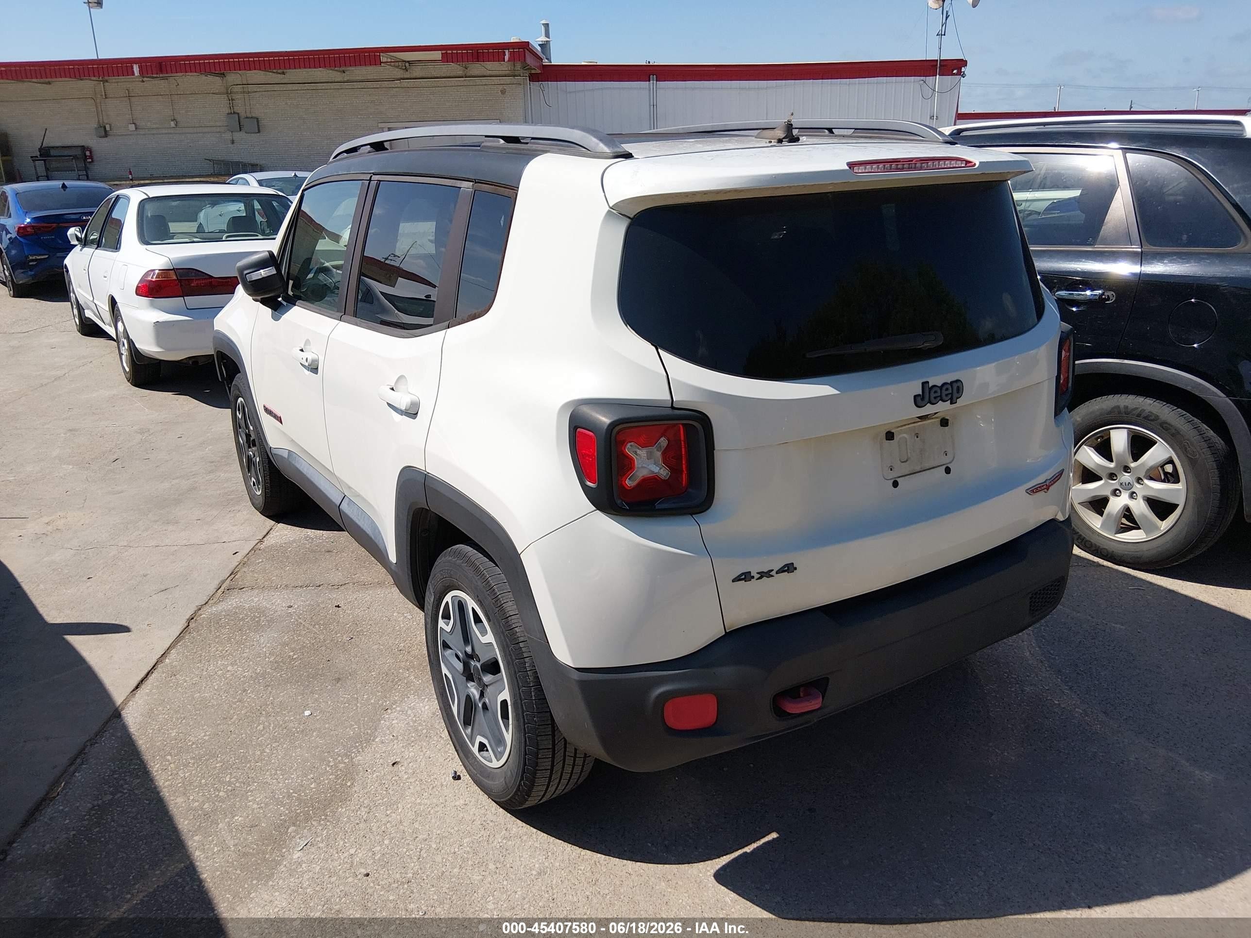 2015 Jeep Renegade Trailhawk White vin: ZACCJBCT8FPC35728