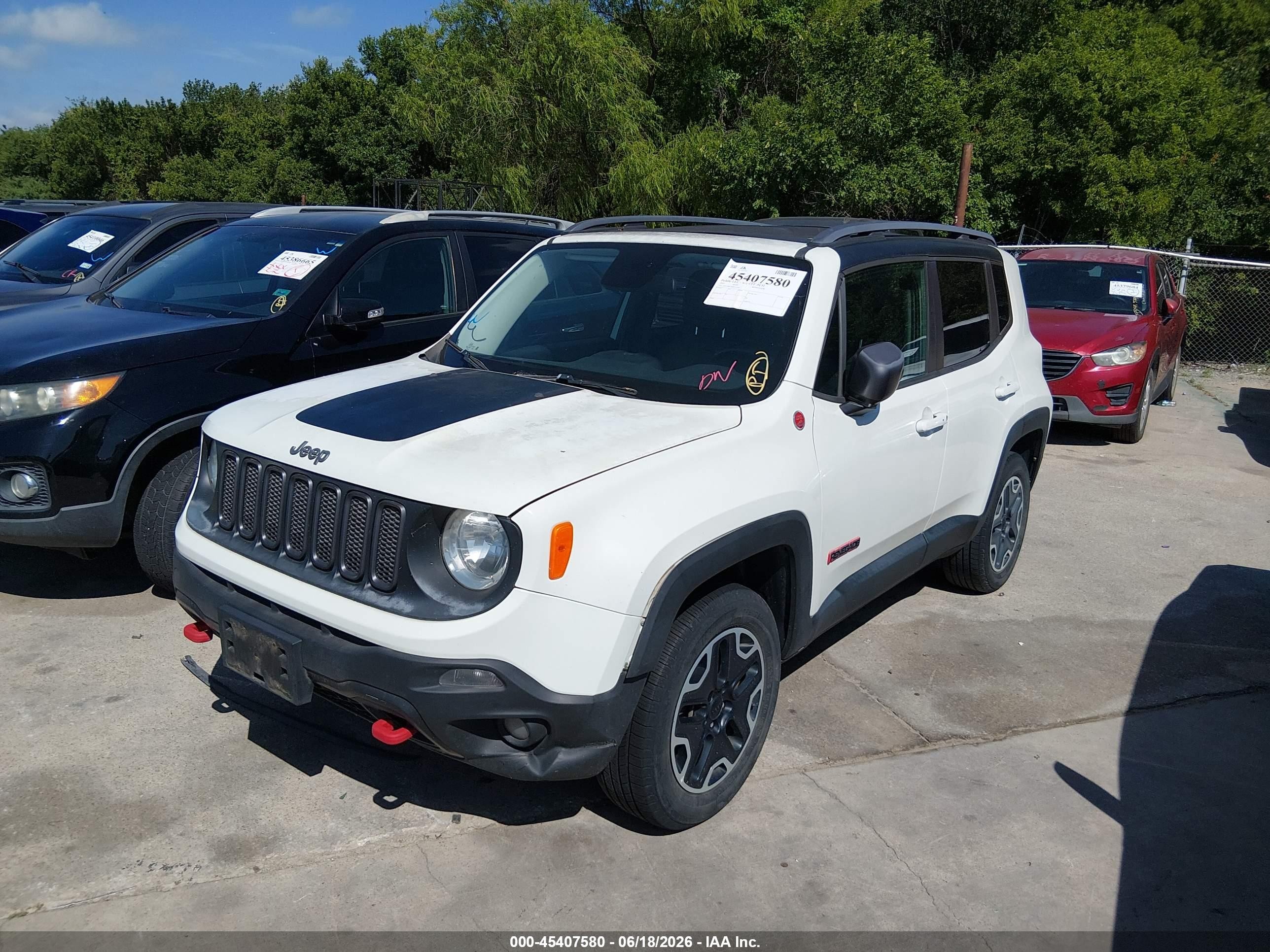 2015 Jeep Renegade Trailhawk White vin: ZACCJBCT8FPC35728