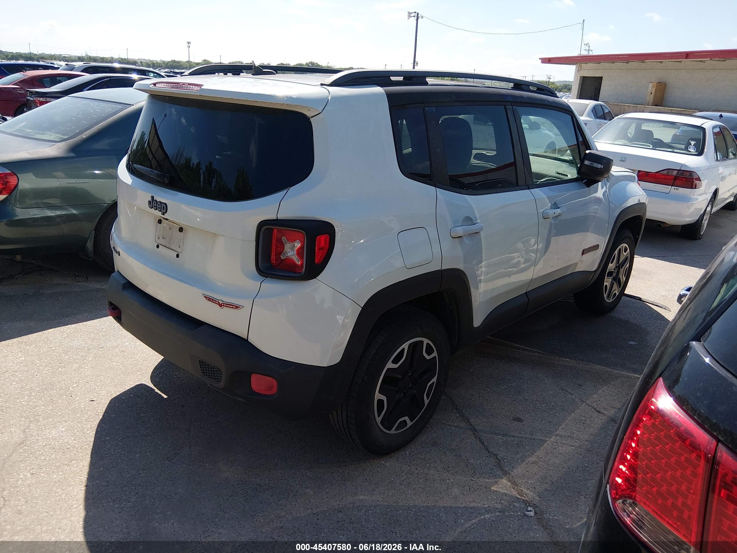 2015 Jeep Renegade Trailhawk White vin: ZACCJBCT8FPC35728