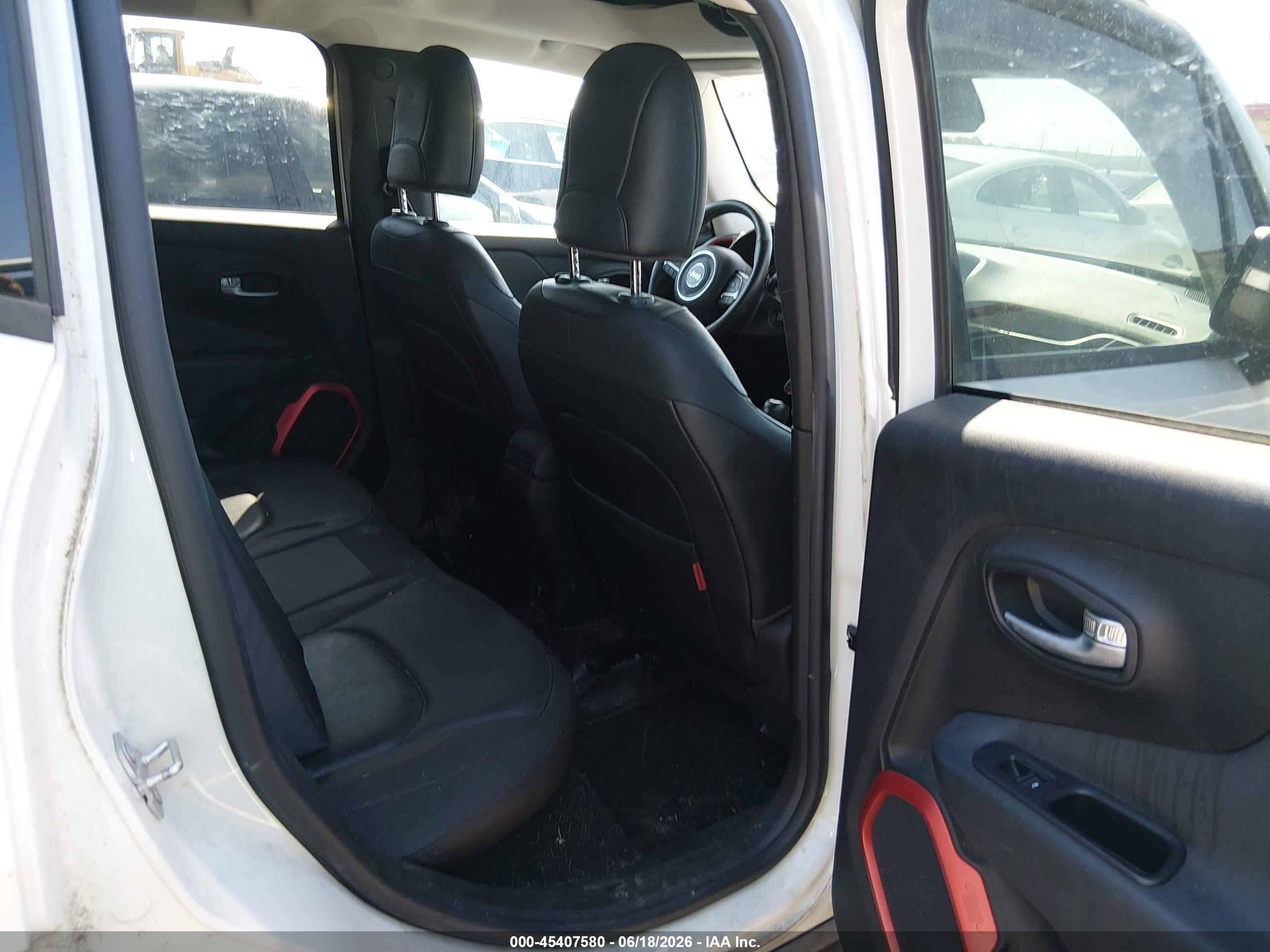 2015 Jeep Renegade Trailhawk White vin: ZACCJBCT8FPC35728