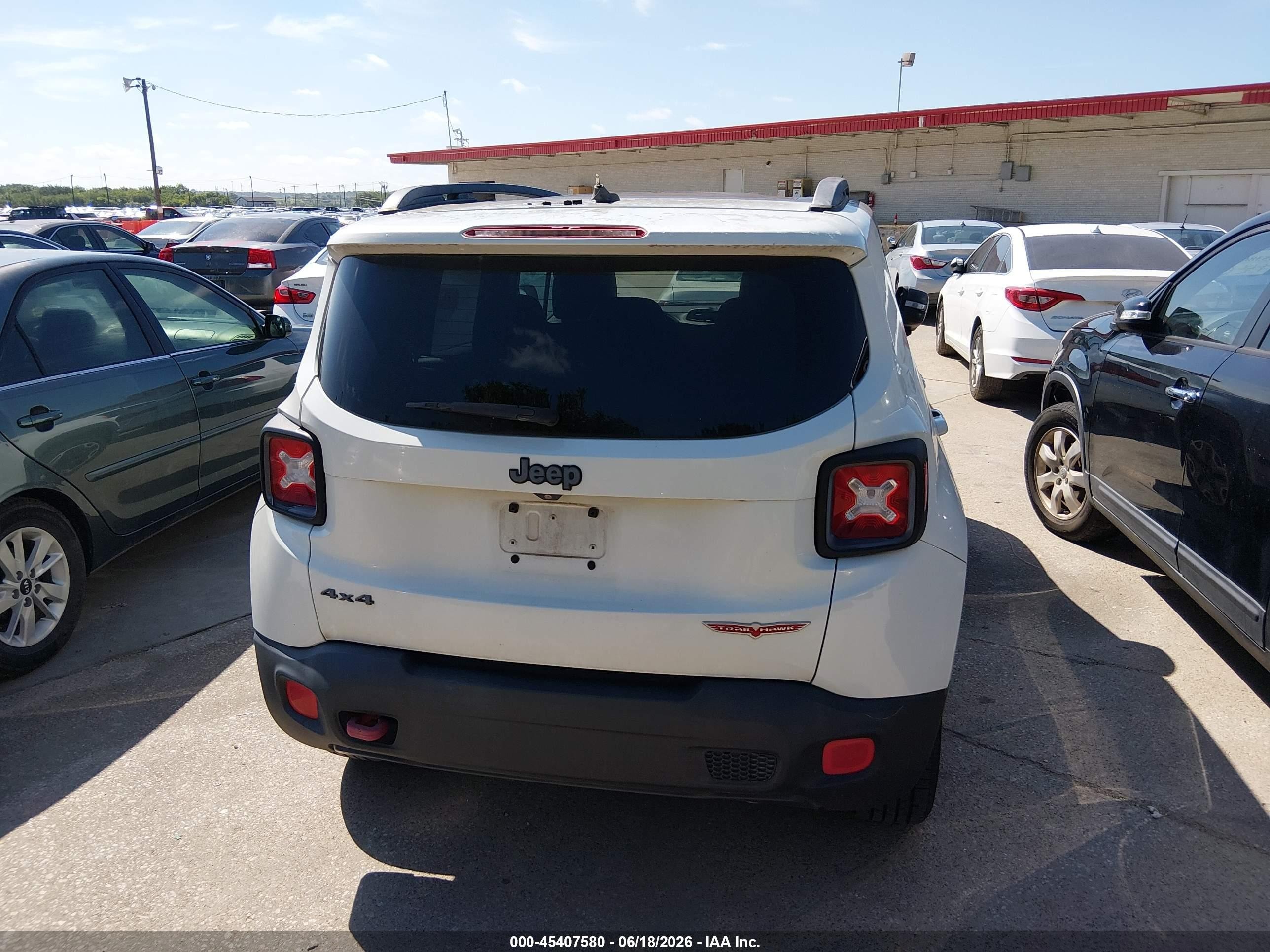 2015 Jeep Renegade Trailhawk White vin: ZACCJBCT8FPC35728