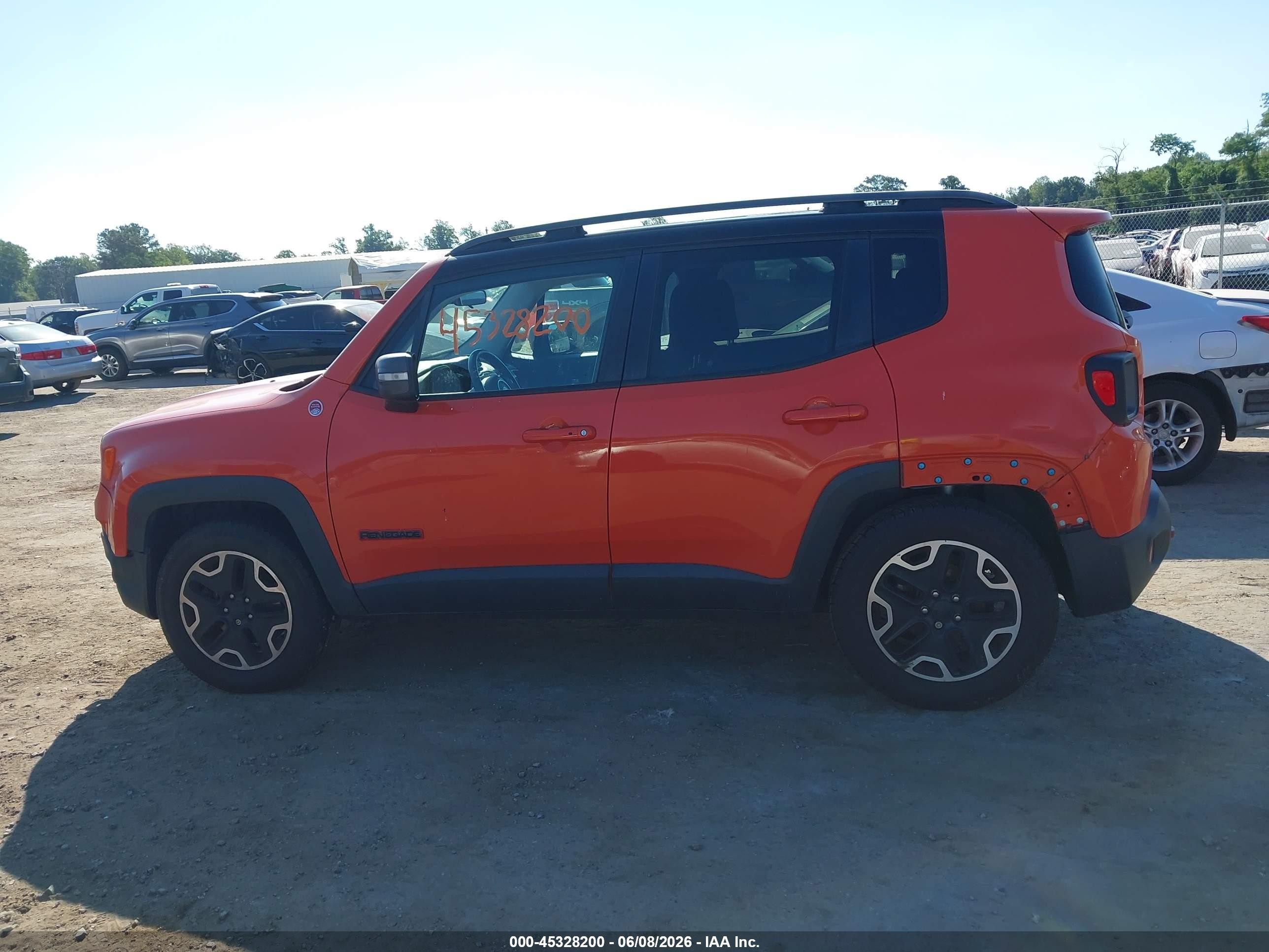 2015 Jeep Renegade Trailhawk Оранжевый vin: ZACCJBCT8FPC44784