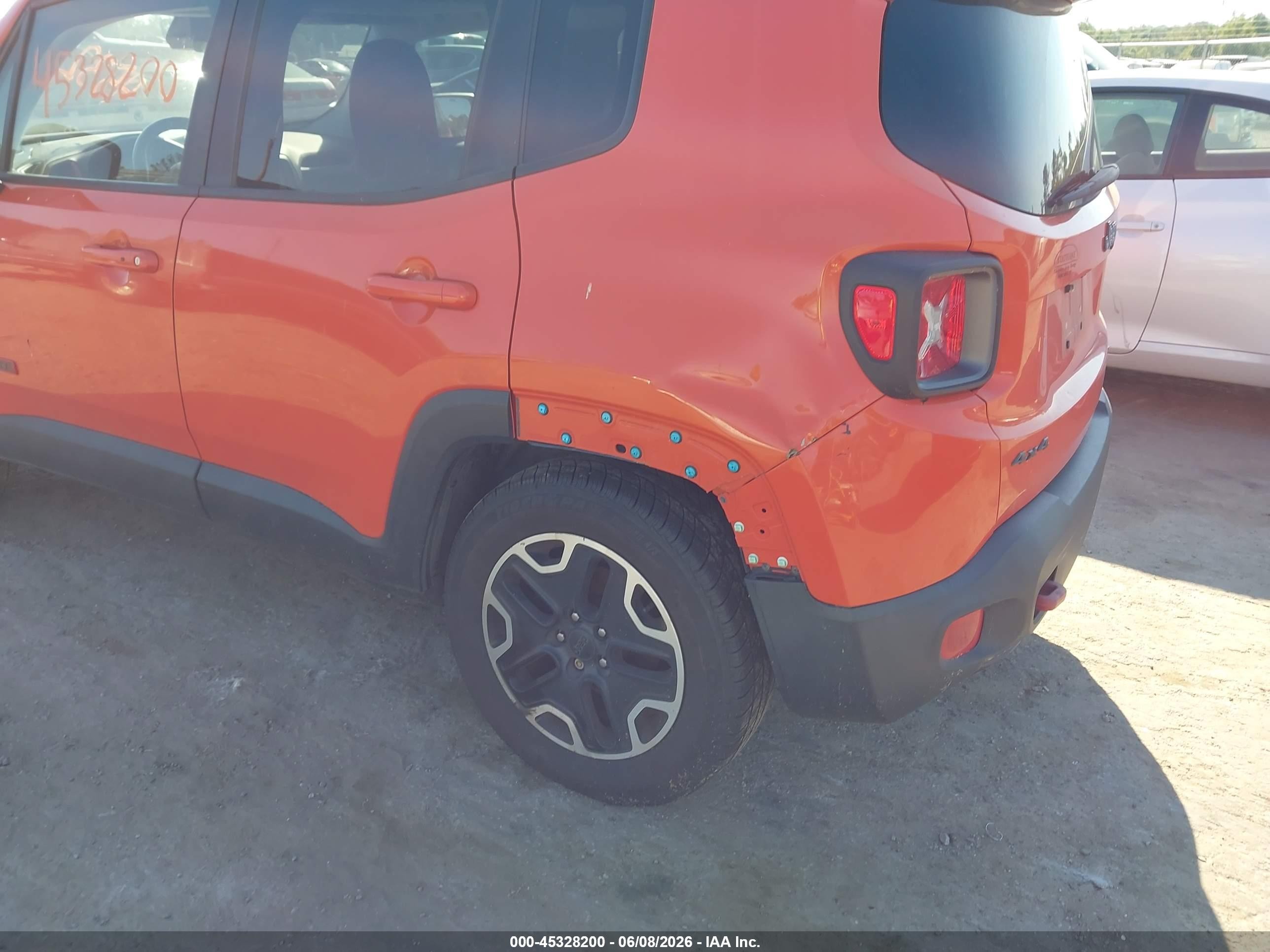 2015 Jeep Renegade Trailhawk Оранжевый vin: ZACCJBCT8FPC44784