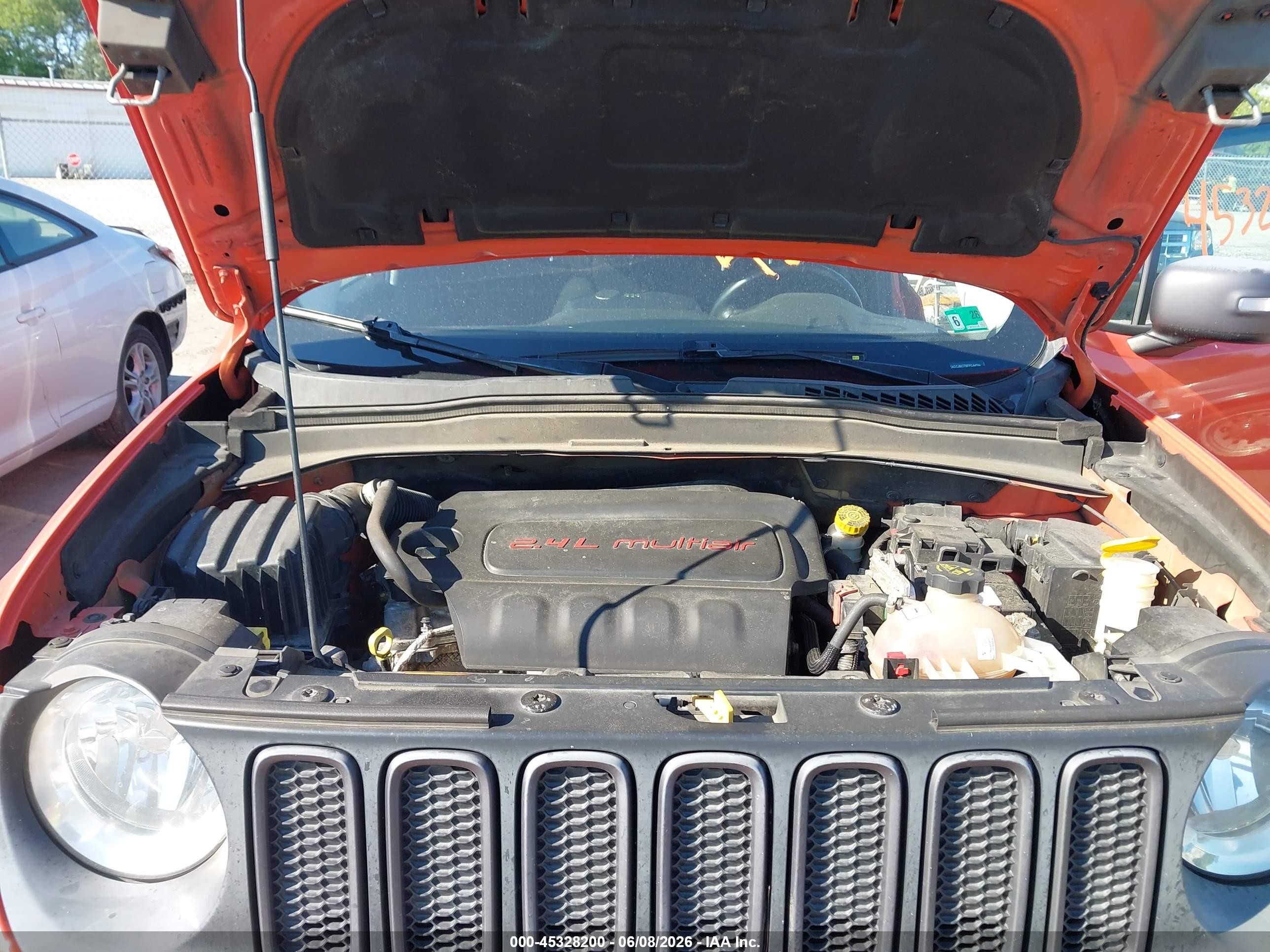 2015 Jeep Renegade Trailhawk Оранжевый vin: ZACCJBCT8FPC44784