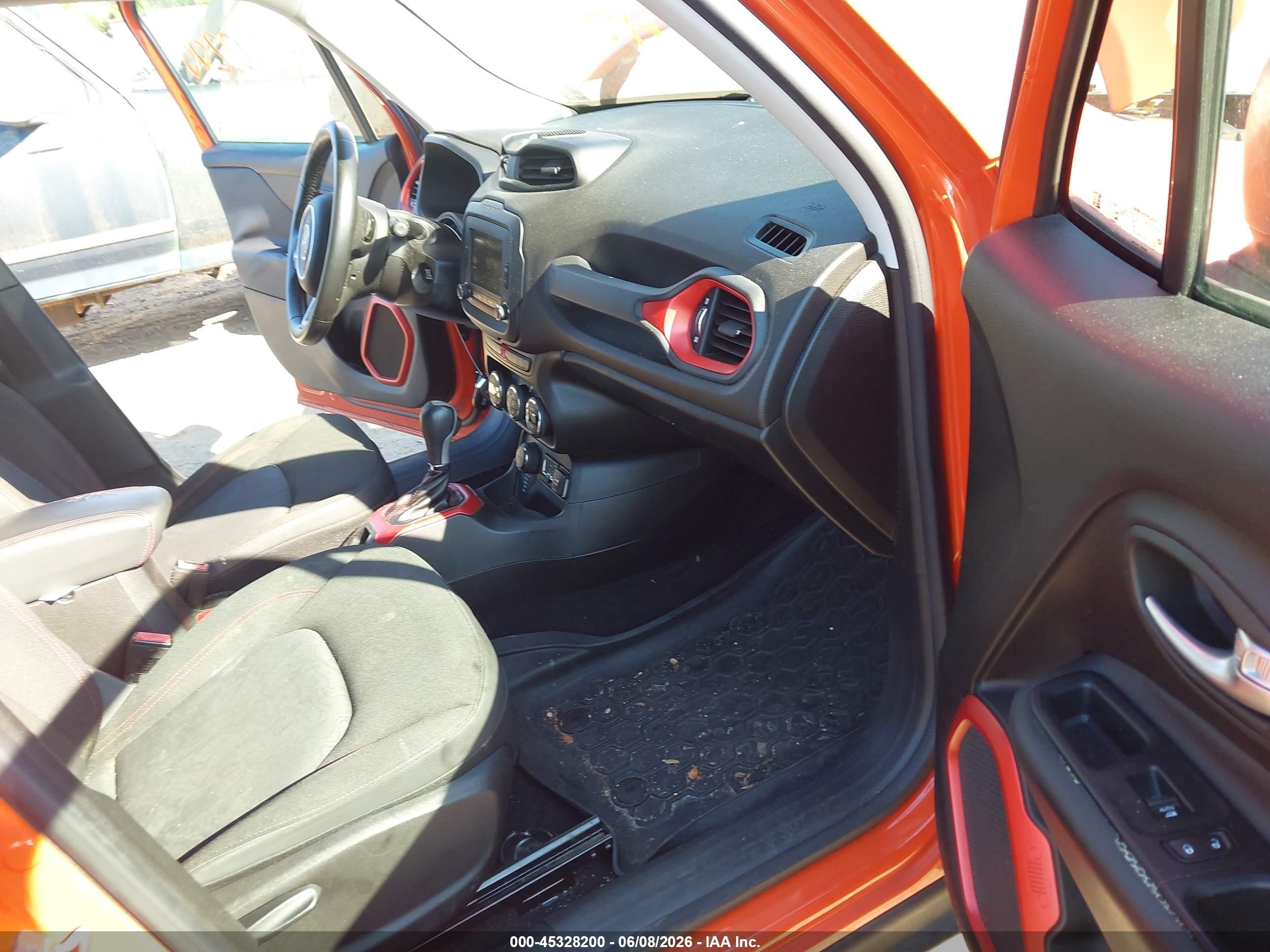 2015 Jeep Renegade Trailhawk Оранжевый vin: ZACCJBCT8FPC44784