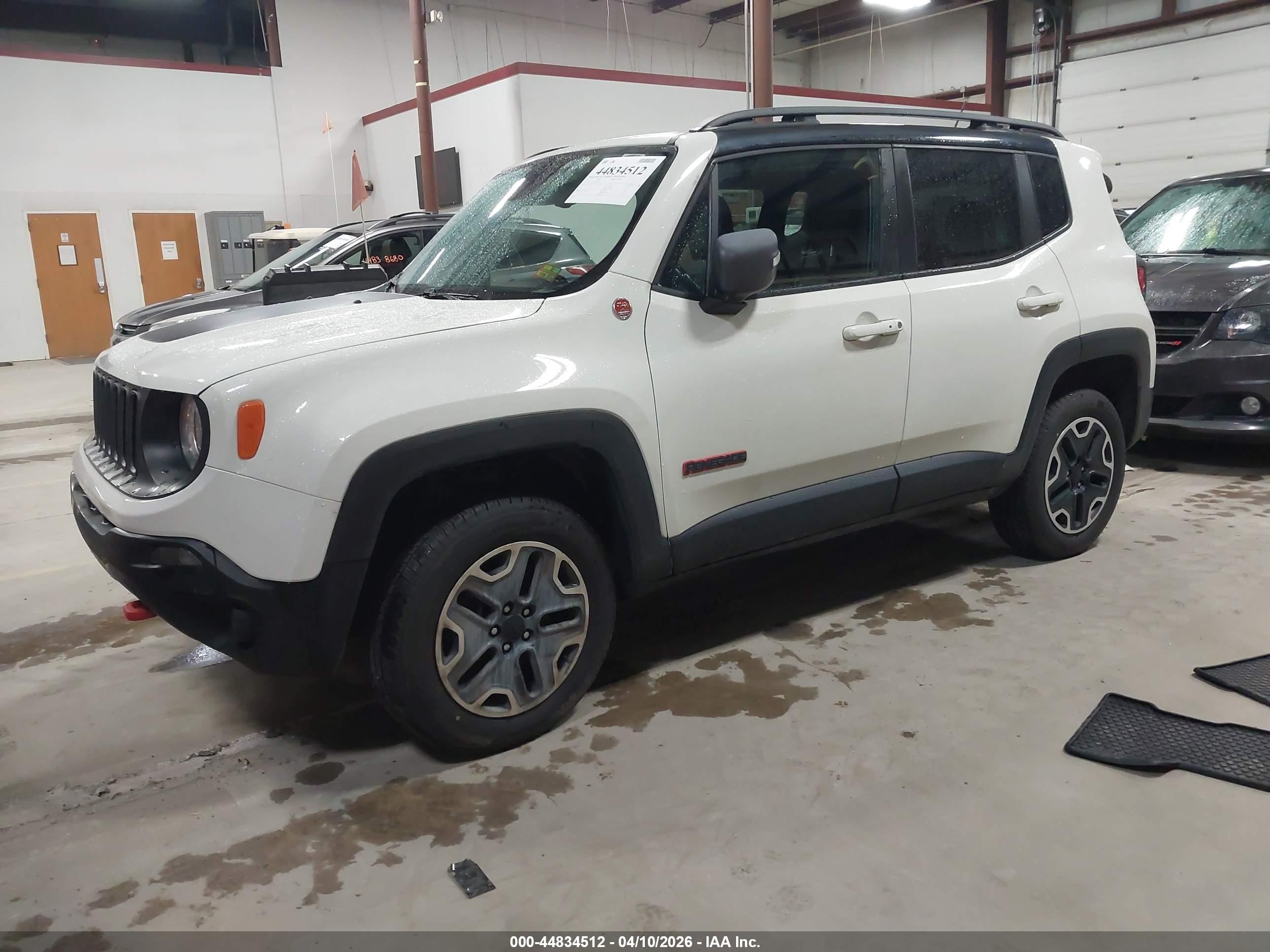 2016 Jeep Renegade Trailhawk White vin: ZACCJBCT8GPC63997