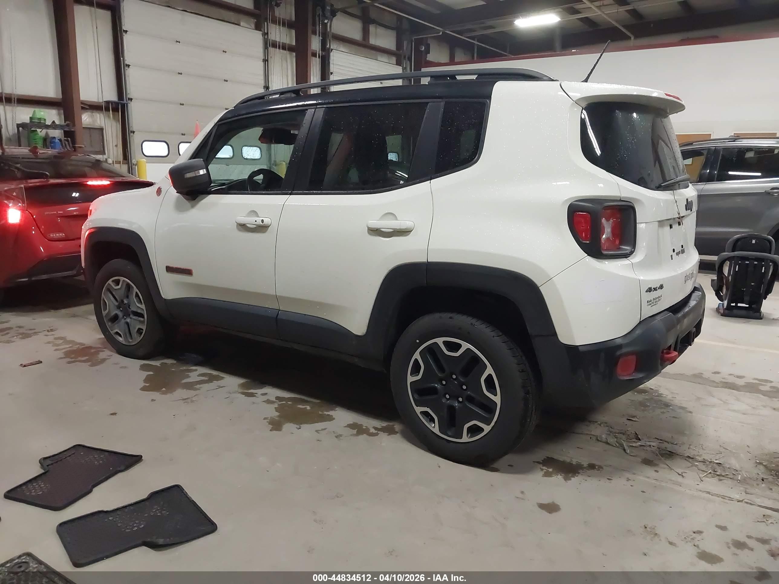 2016 Jeep Renegade Trailhawk White vin: ZACCJBCT8GPC63997
