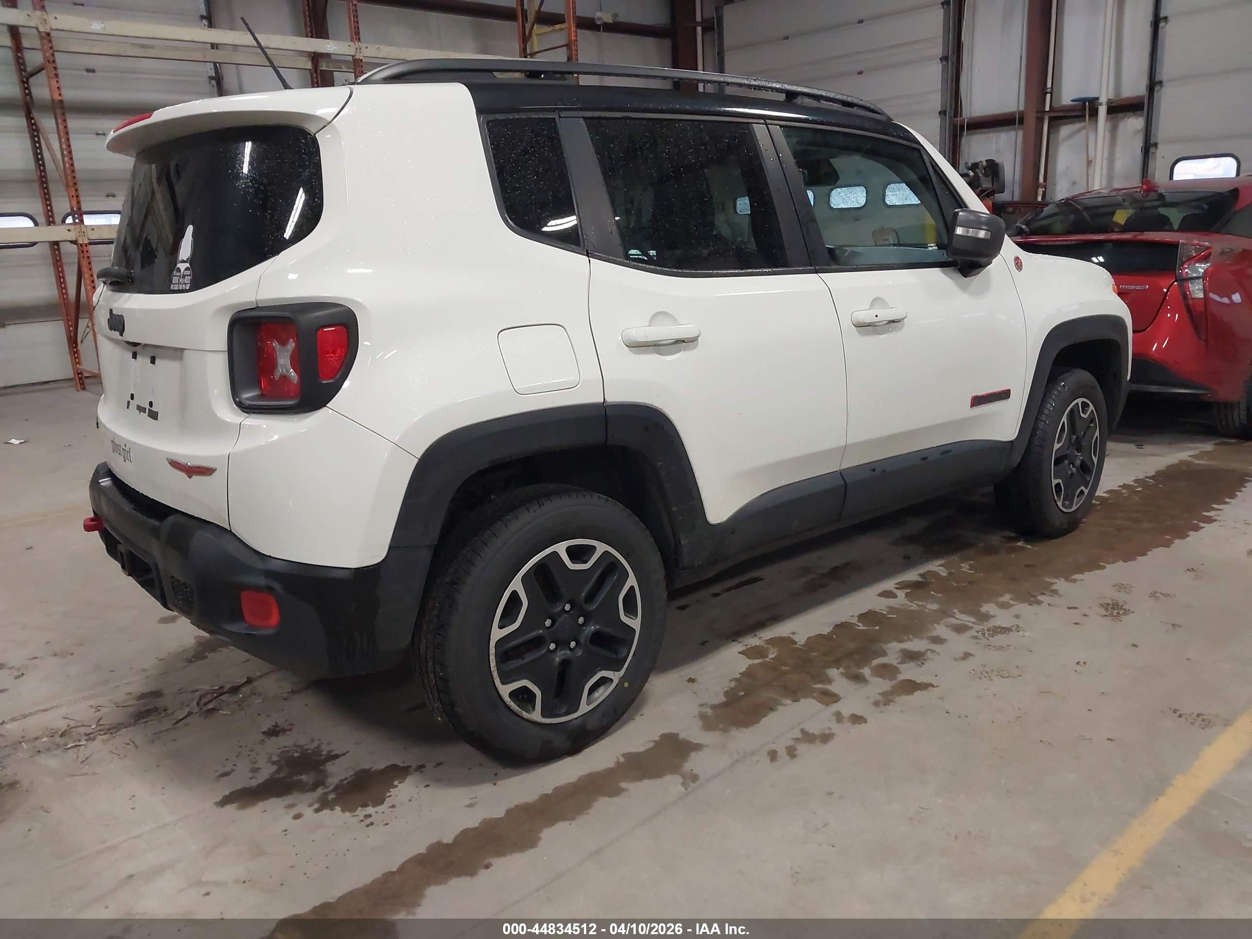 2016 Jeep Renegade Trailhawk White vin: ZACCJBCT8GPC63997